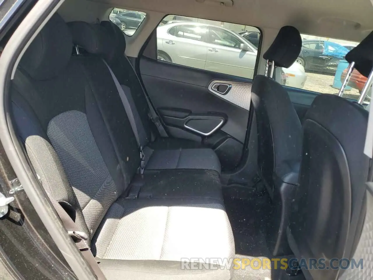 11 fotografías del automóvil dañado KNDJ23AU4L7709141 KIA SOUL 2020