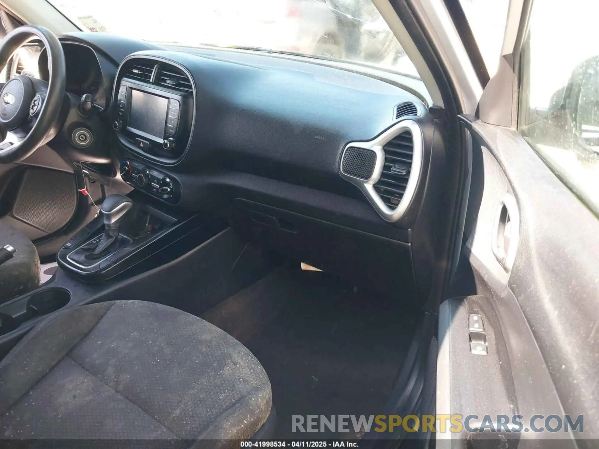 5 fotografías del automóvil dañado KNDJ23AU4L7721807 KIA SOUL 2020