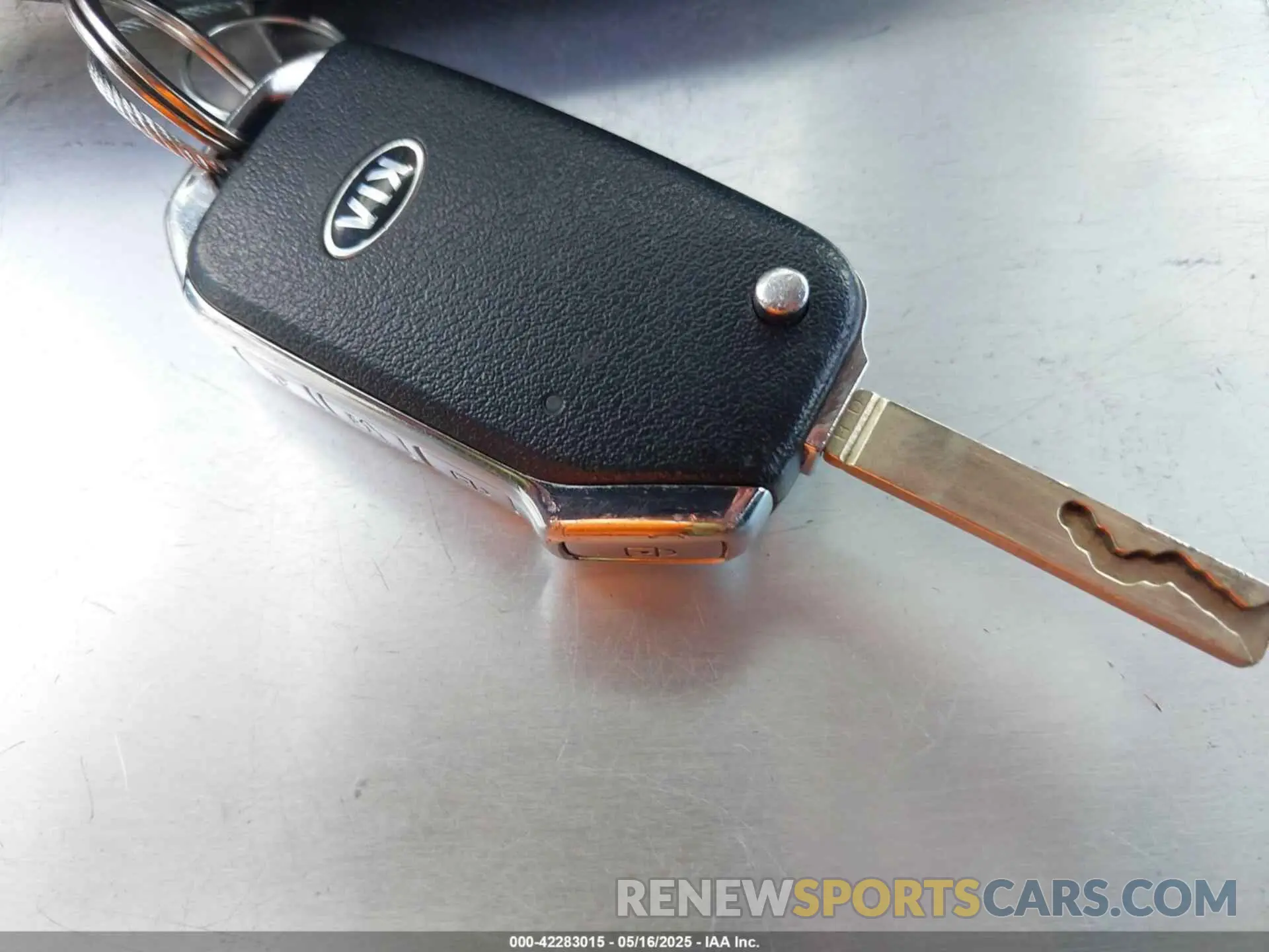 11 fotografías del automóvil dañado KNDJ23AU4L7724321 KIA SOUL 2020