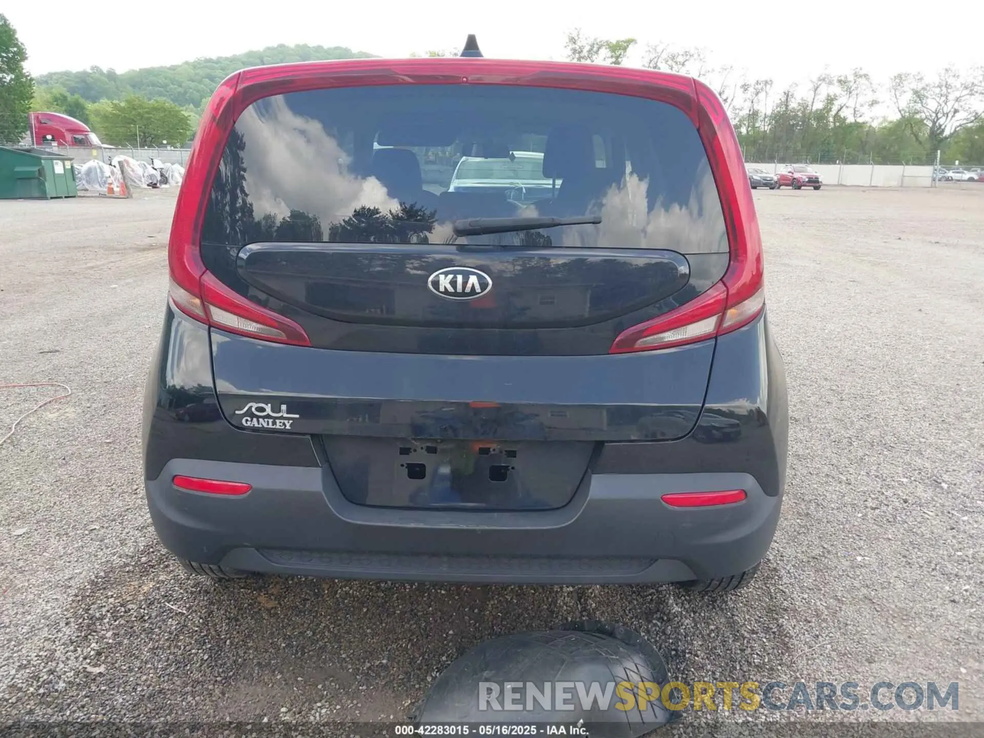 17 fotografías del automóvil dañado KNDJ23AU4L7724321 KIA SOUL 2020
