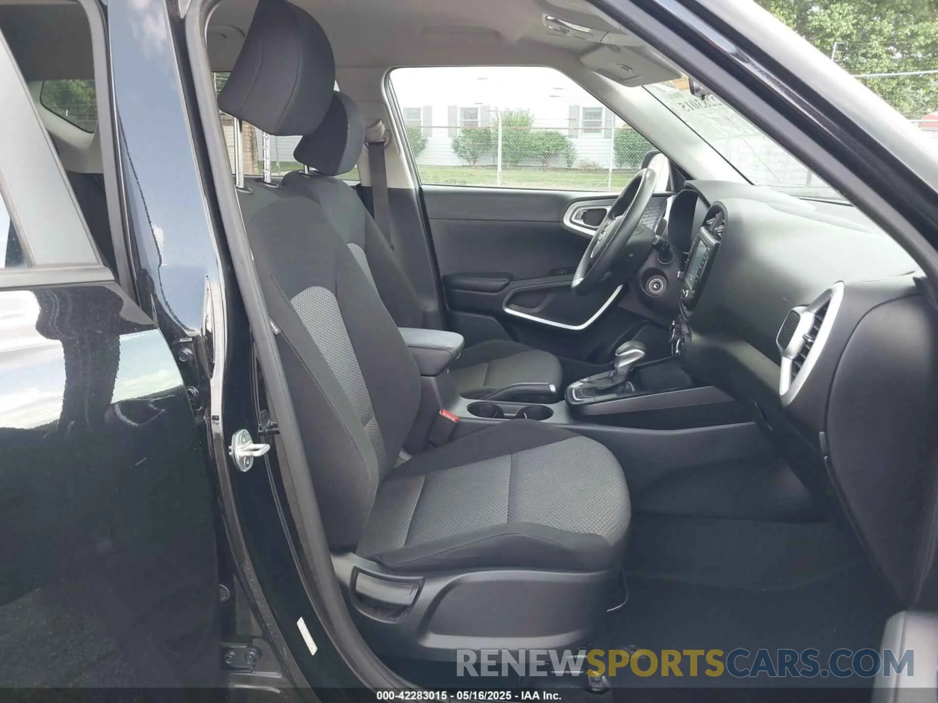 5 fotografías del automóvil dañado KNDJ23AU4L7724321 KIA SOUL 2020