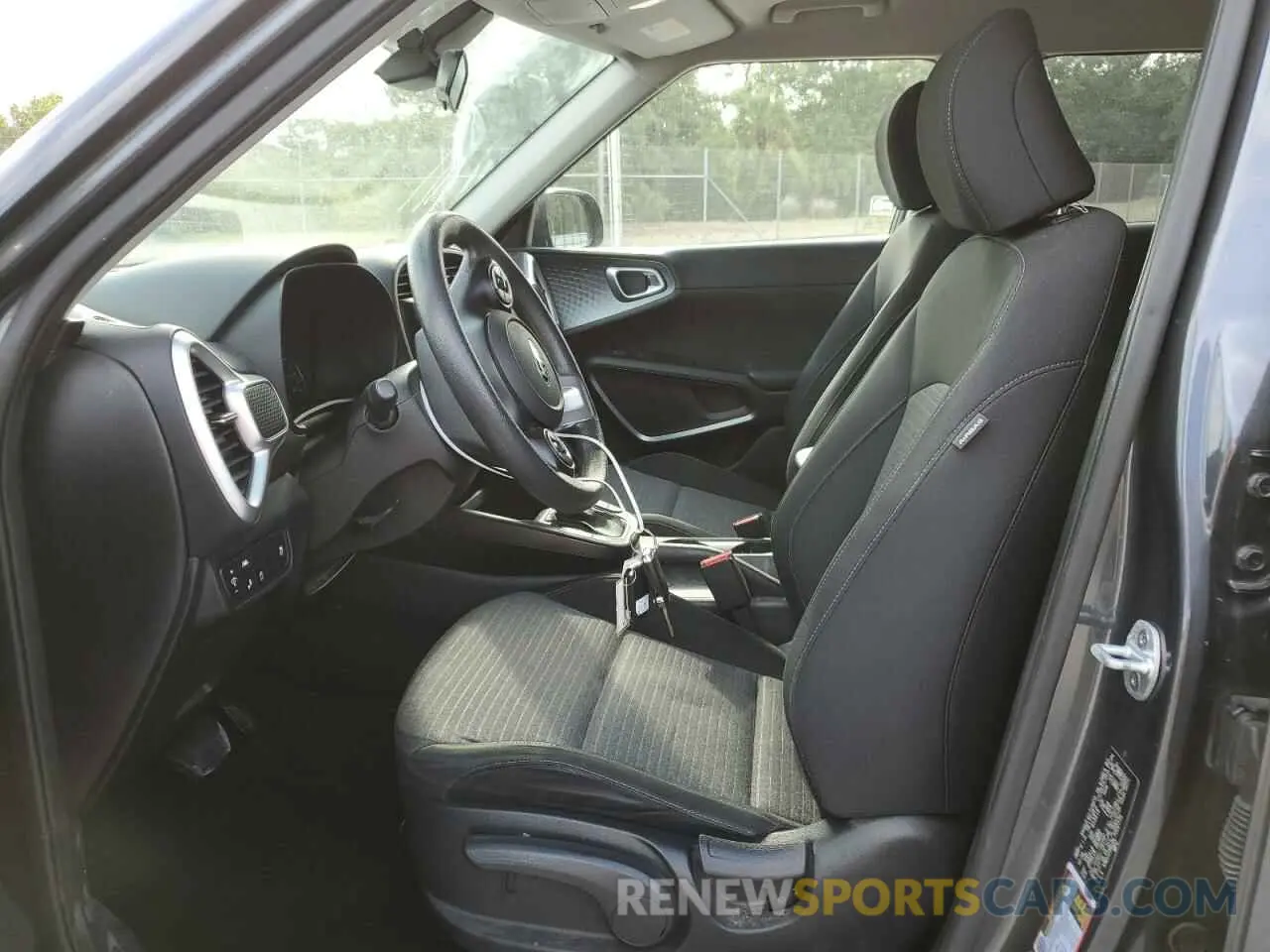 7 fotografías del automóvil dañado KNDJ23AU5L7002775 KIA SOUL 2020