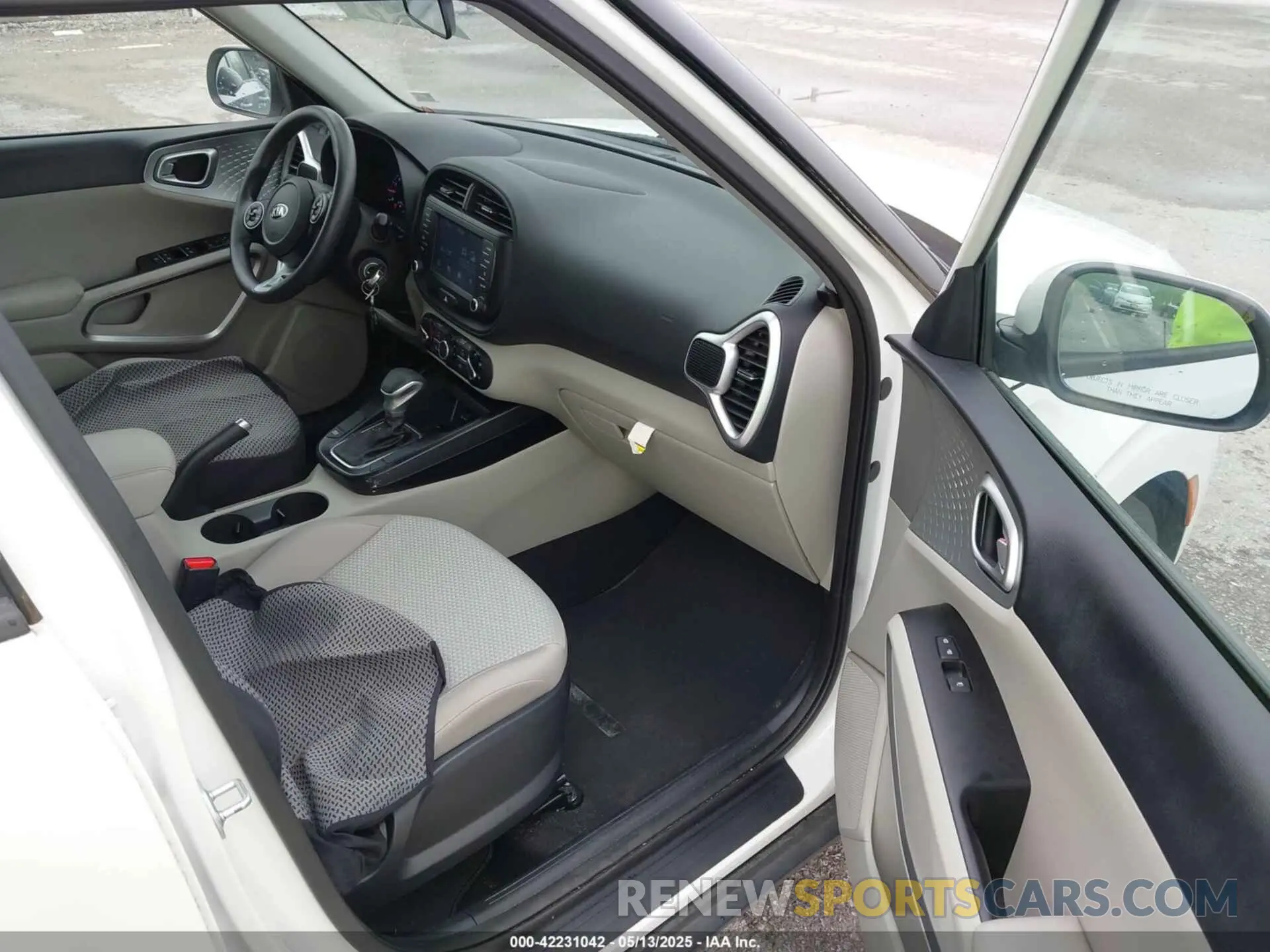 5 fotografías del automóvil dañado KNDJ23AU5L7022217 KIA SOUL 2020
