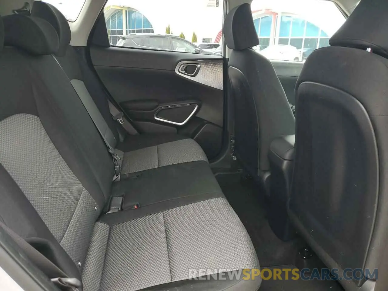 11 fotografías del automóvil dañado KNDJ23AU5L7046940 KIA SOUL 2020