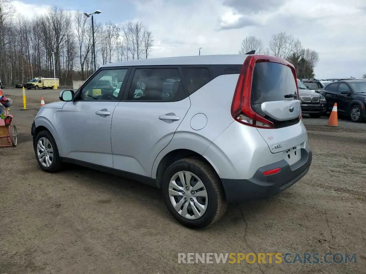 2 fotografías del automóvil dañado KNDJ23AU5L7046940 KIA SOUL 2020