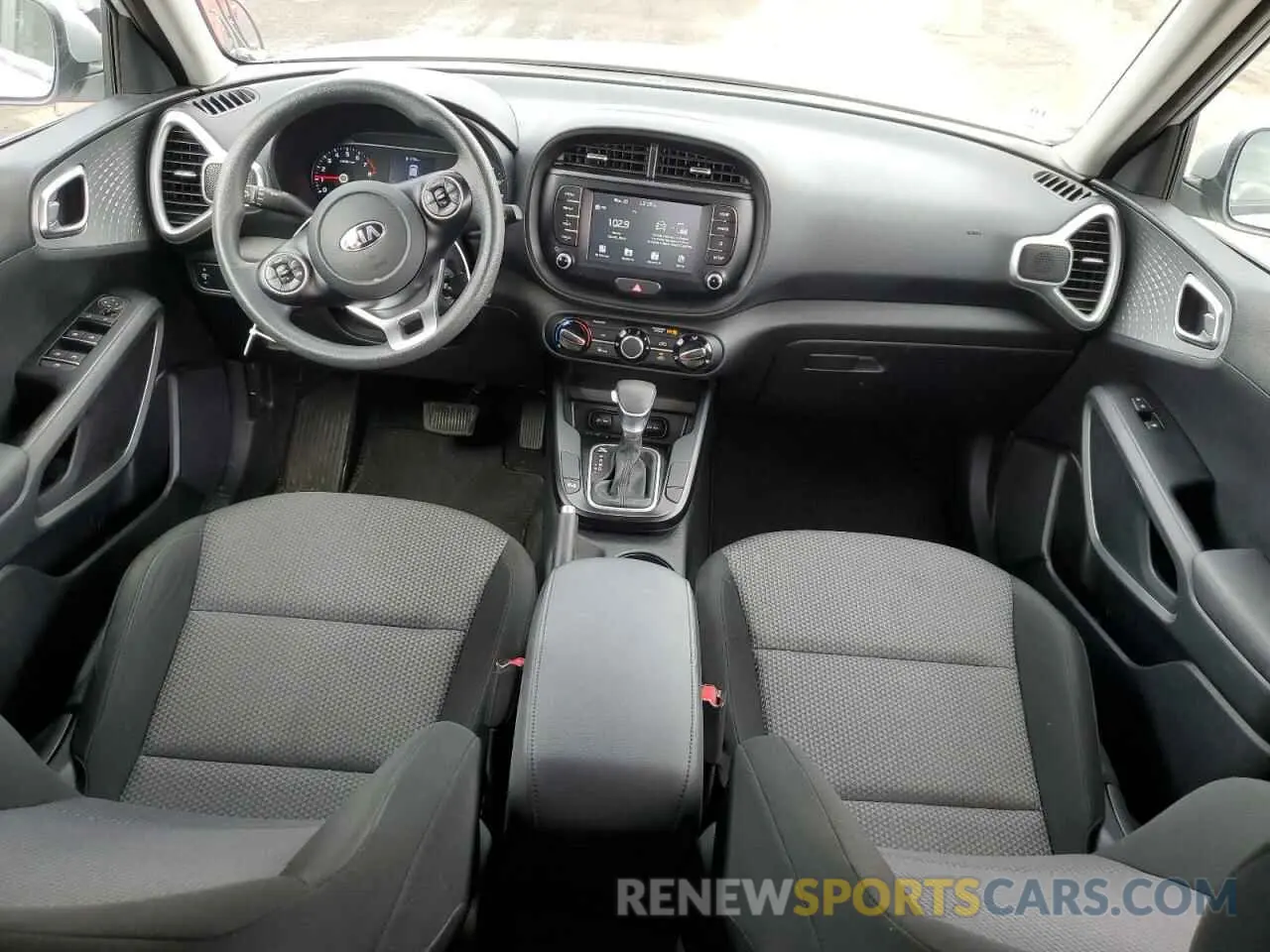 8 fotografías del automóvil dañado KNDJ23AU5L7046940 KIA SOUL 2020