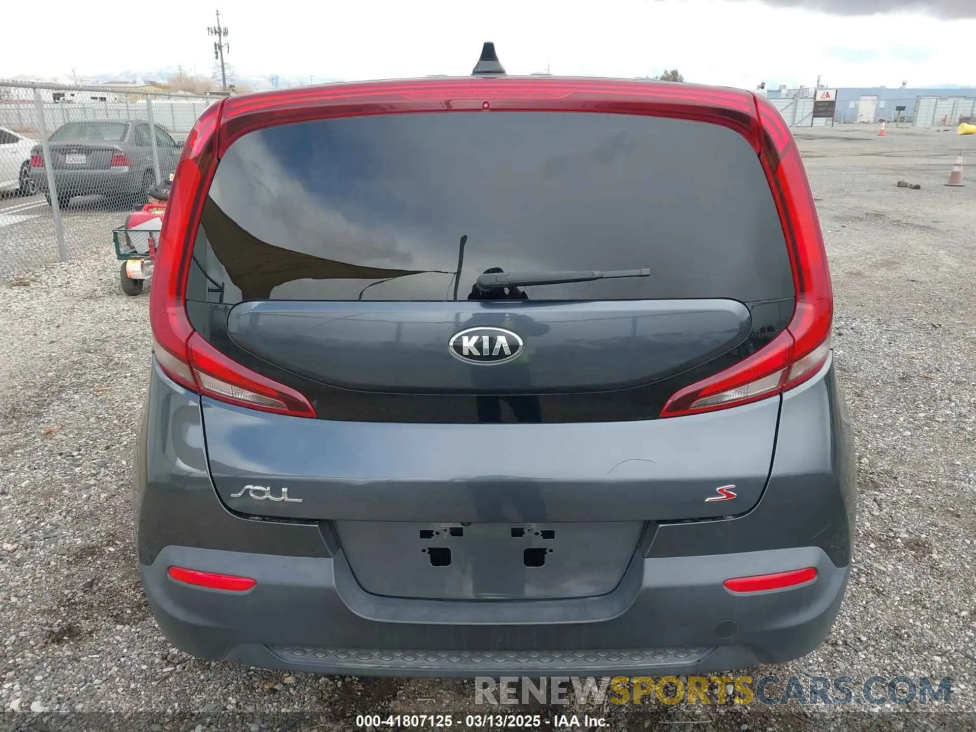 16 fotografías del automóvil dañado KNDJ23AU5L7053547 KIA SOUL 2020