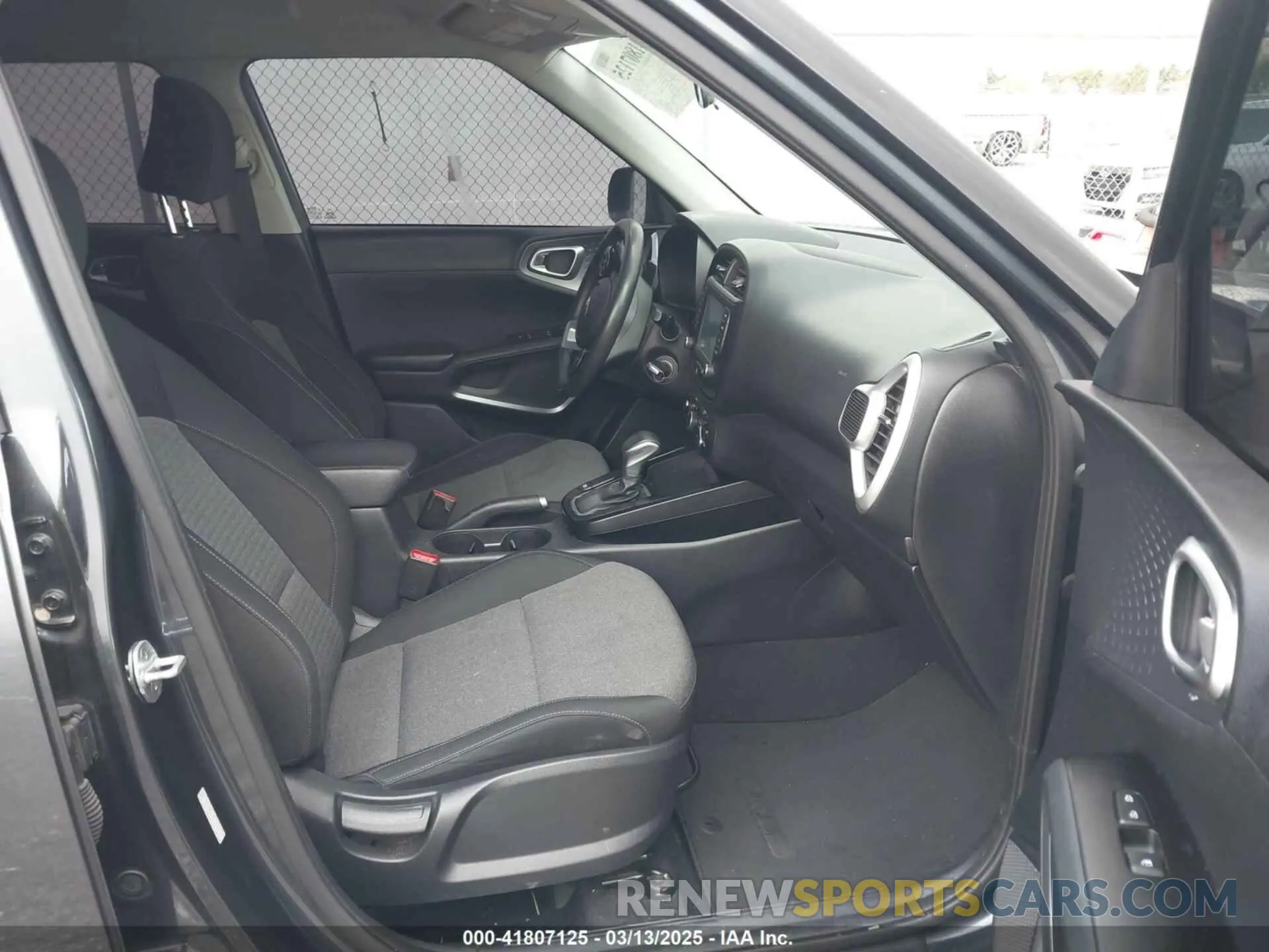 5 fotografías del automóvil dañado KNDJ23AU5L7053547 KIA SOUL 2020