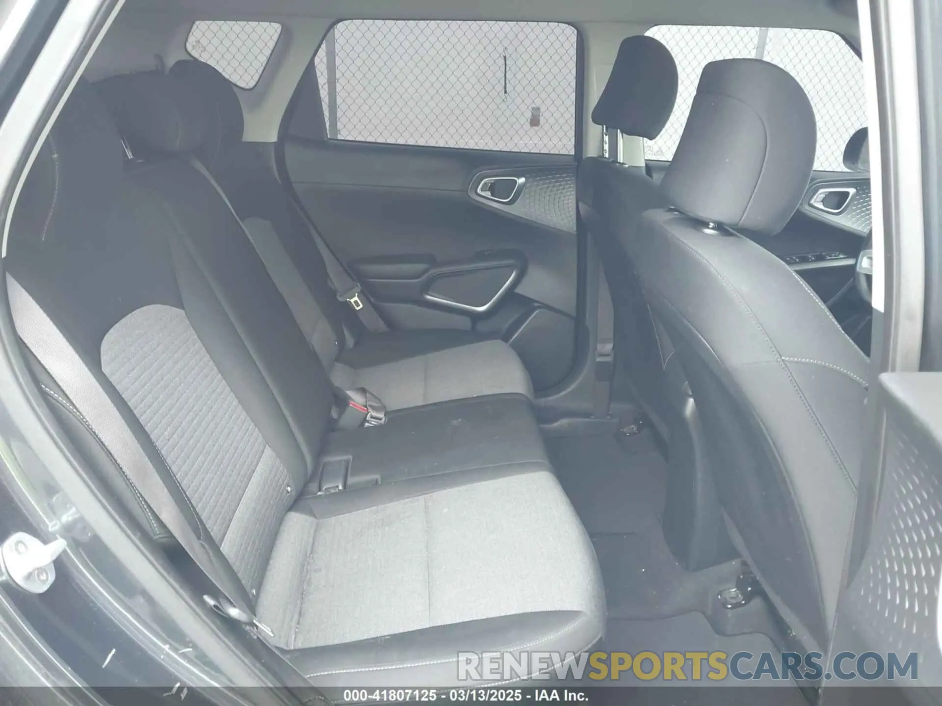 8 fotografías del automóvil dañado KNDJ23AU5L7053547 KIA SOUL 2020