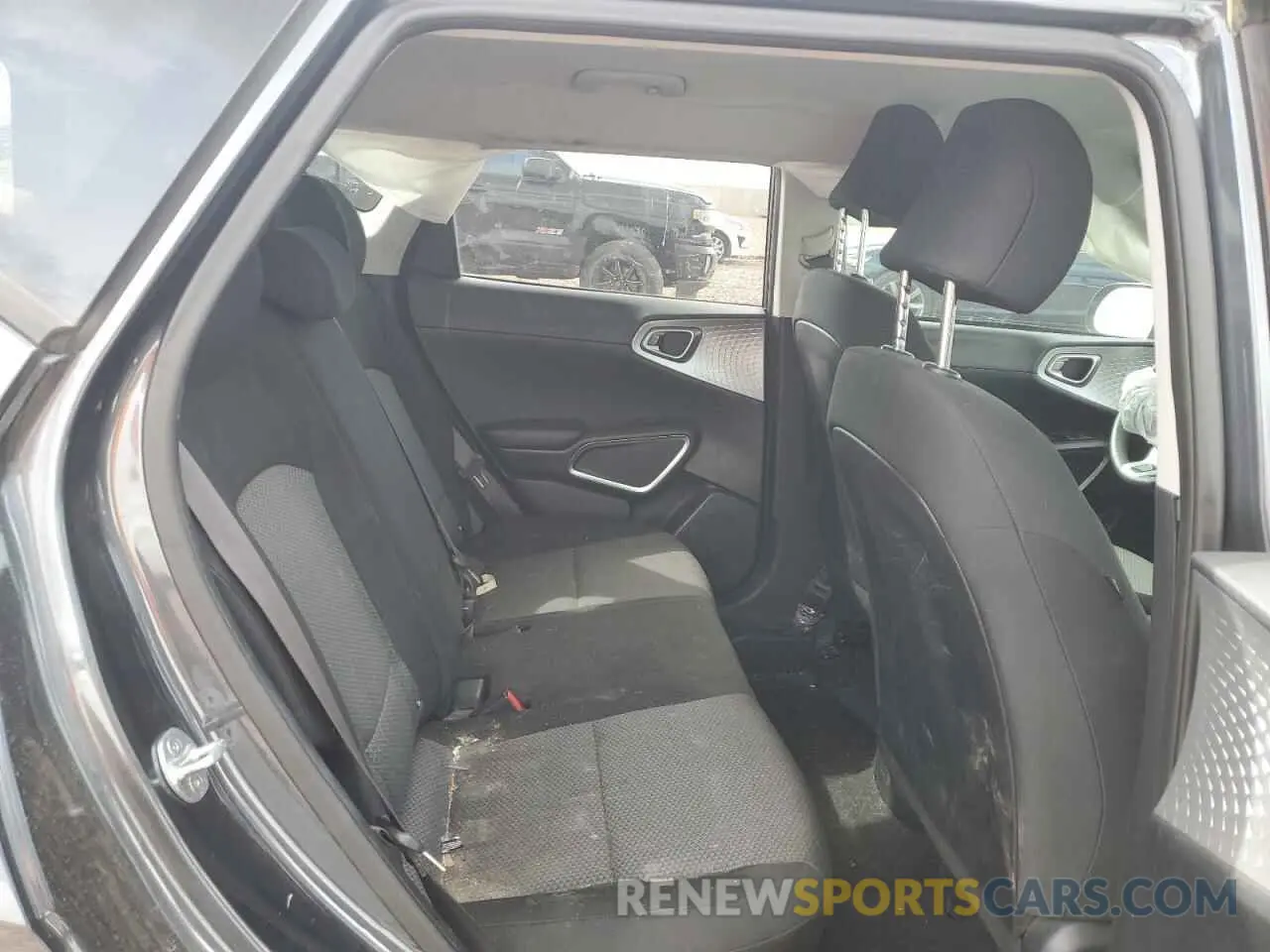 10 fotografías del automóvil dañado KNDJ23AU5L7107980 KIA SOUL 2020