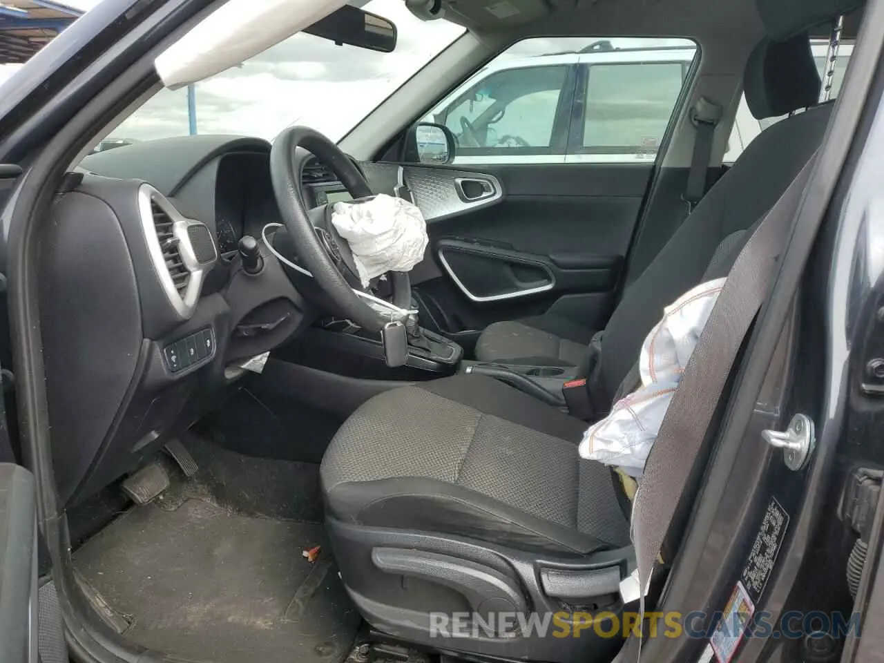 7 fotografías del automóvil dañado KNDJ23AU5L7107980 KIA SOUL 2020