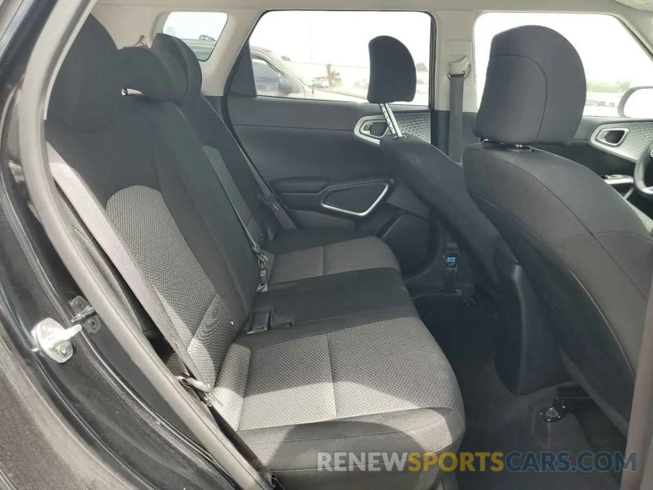 10 fotografías del automóvil dañado KNDJ23AU5L7121720 KIA SOUL 2020