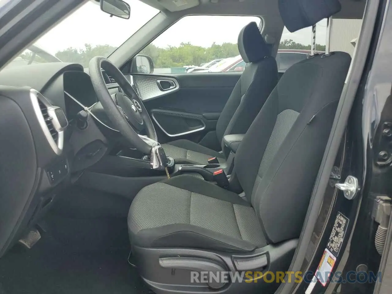 7 fotografías del automóvil dañado KNDJ23AU5L7121720 KIA SOUL 2020