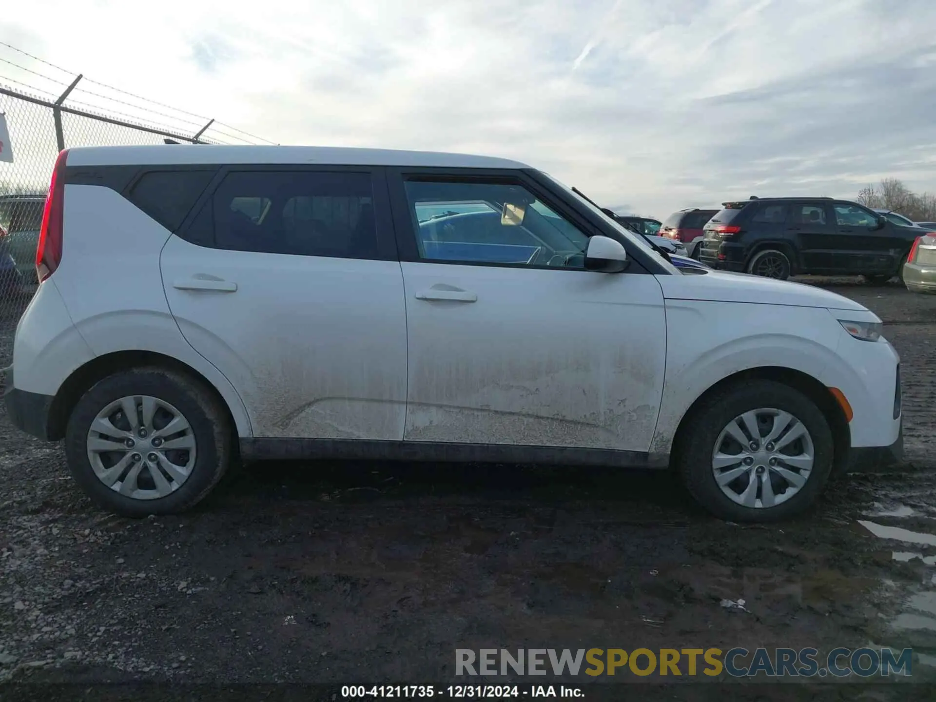 14 fotografías del automóvil dañado KNDJ23AU5L7703963 KIA SOUL 2020