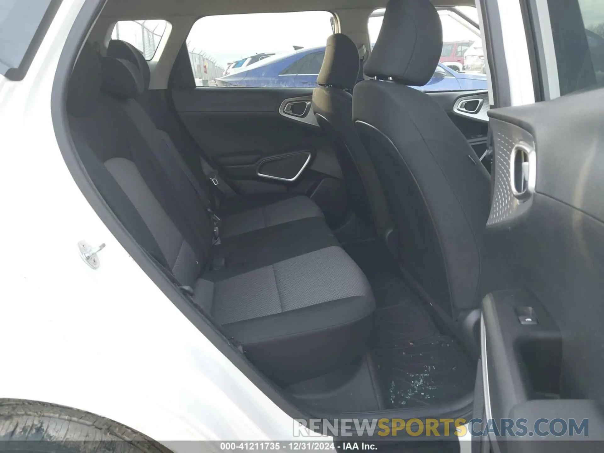 8 fotografías del automóvil dañado KNDJ23AU5L7703963 KIA SOUL 2020