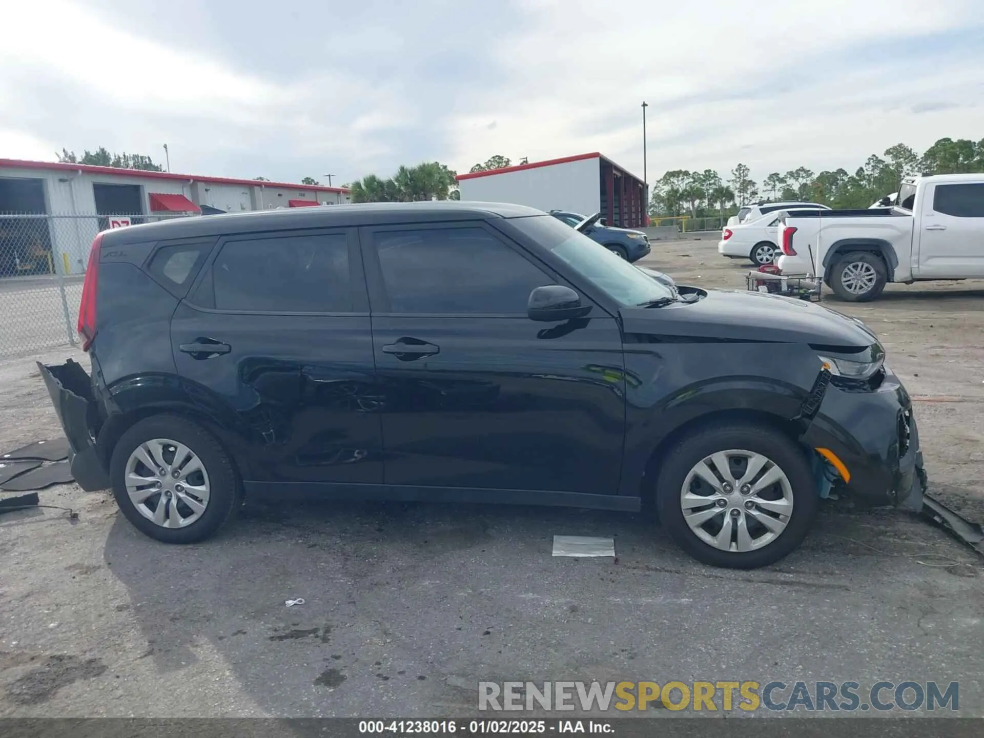 13 fotografías del automóvil dañado KNDJ23AU5L7707575 KIA SOUL 2020