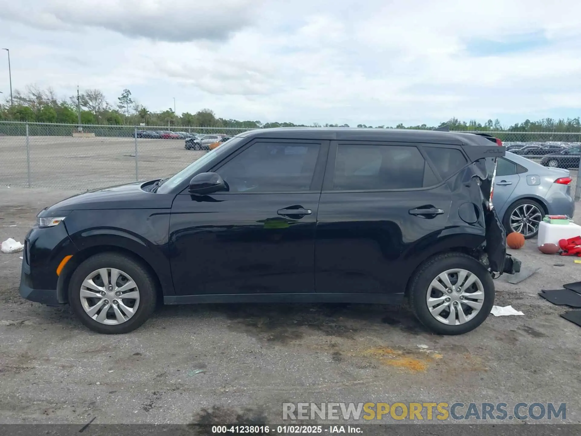 14 fotografías del automóvil dañado KNDJ23AU5L7707575 KIA SOUL 2020