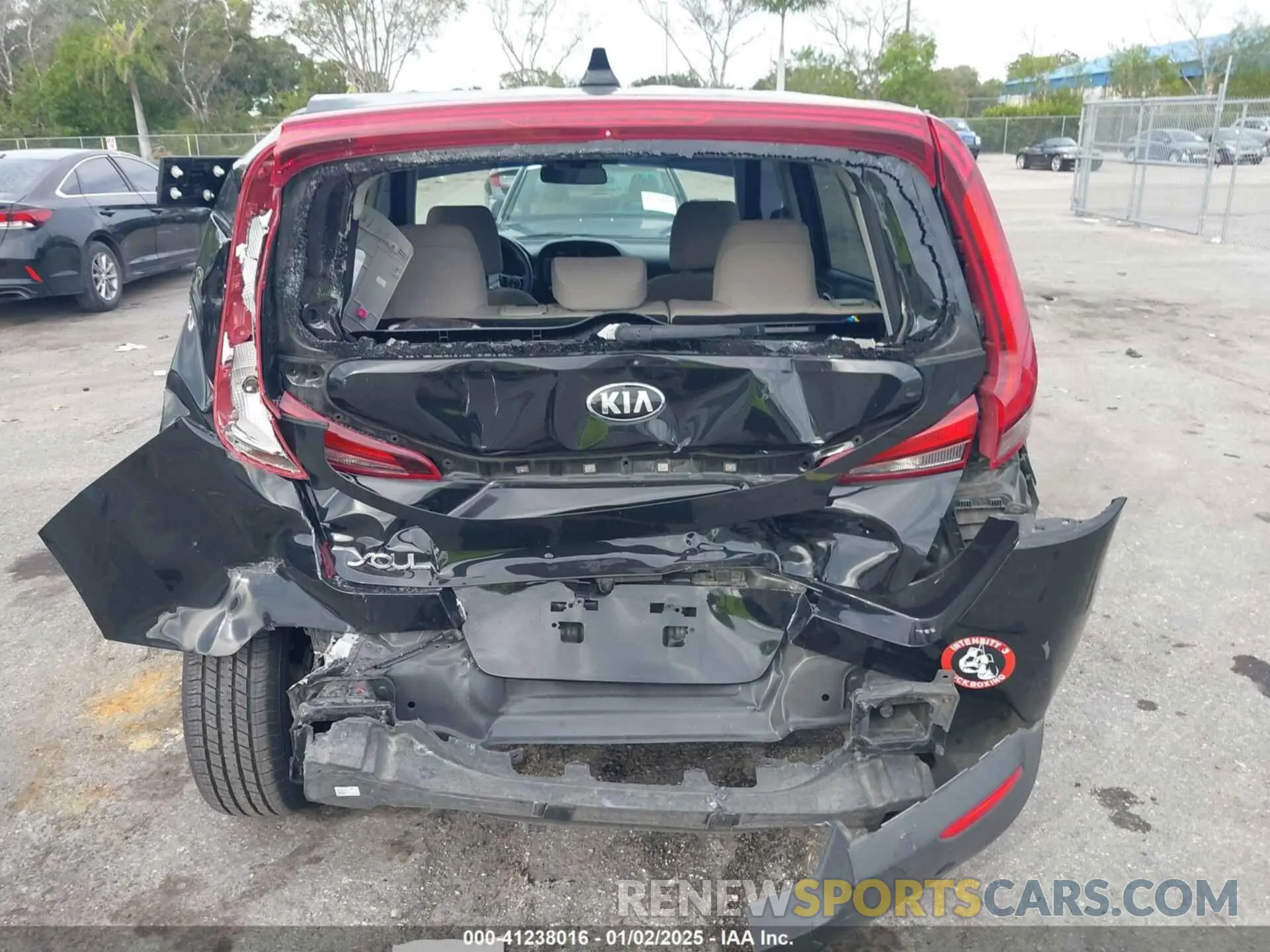 16 fotografías del automóvil dañado KNDJ23AU5L7707575 KIA SOUL 2020