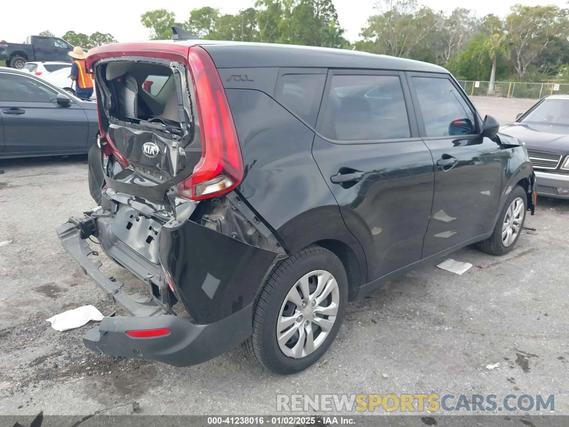 4 fotografías del automóvil dañado KNDJ23AU5L7707575 KIA SOUL 2020