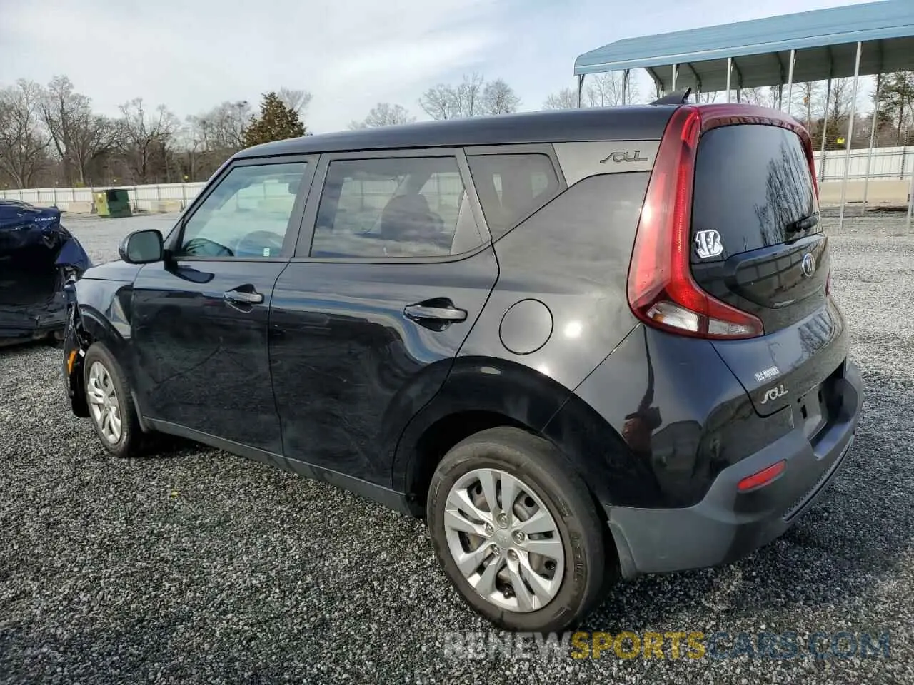 2 fotografías del automóvil dañado KNDJ23AU5L7713134 KIA SOUL 2020