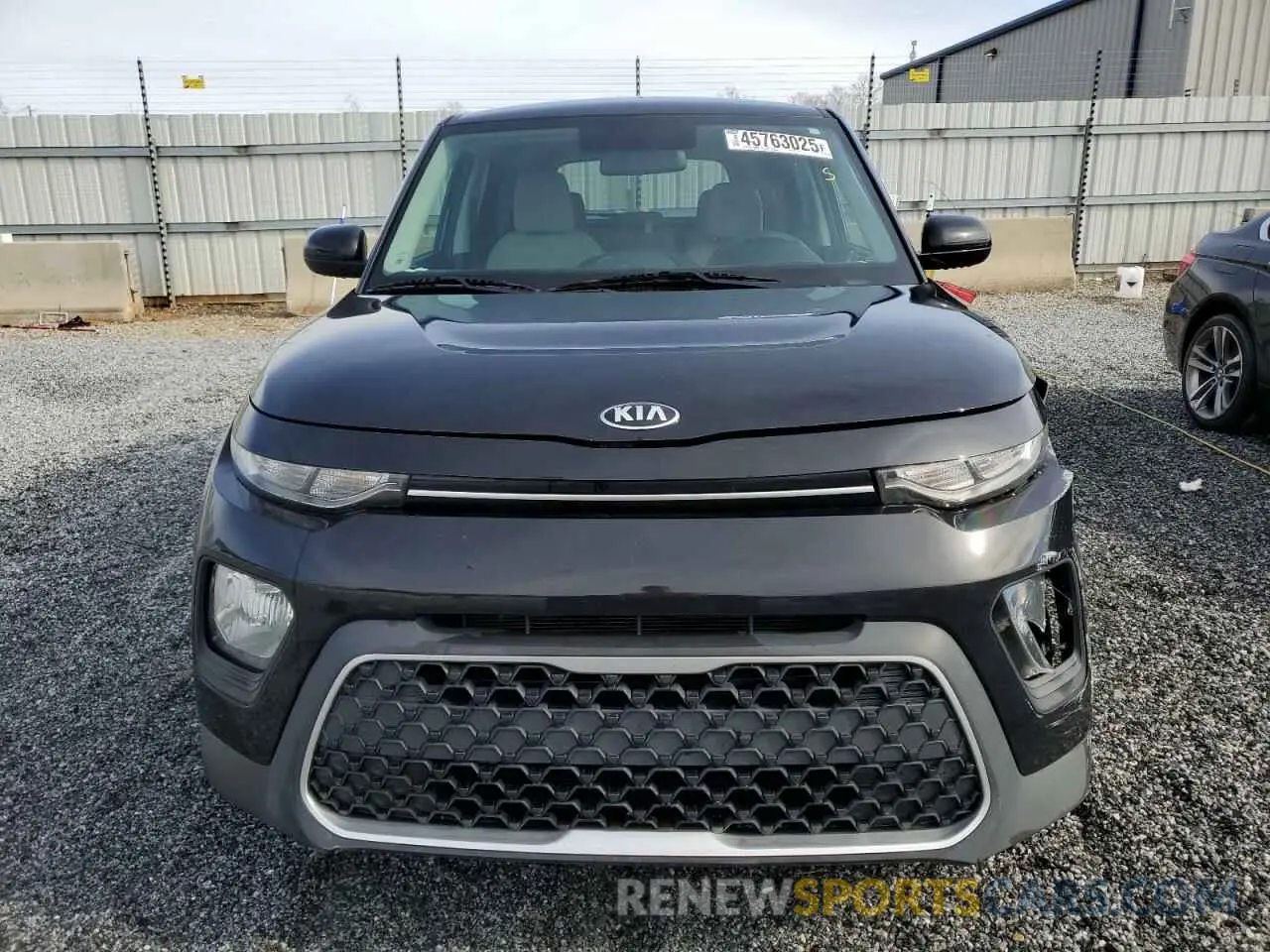5 fotografías del automóvil dañado KNDJ23AU5L7713134 KIA SOUL 2020