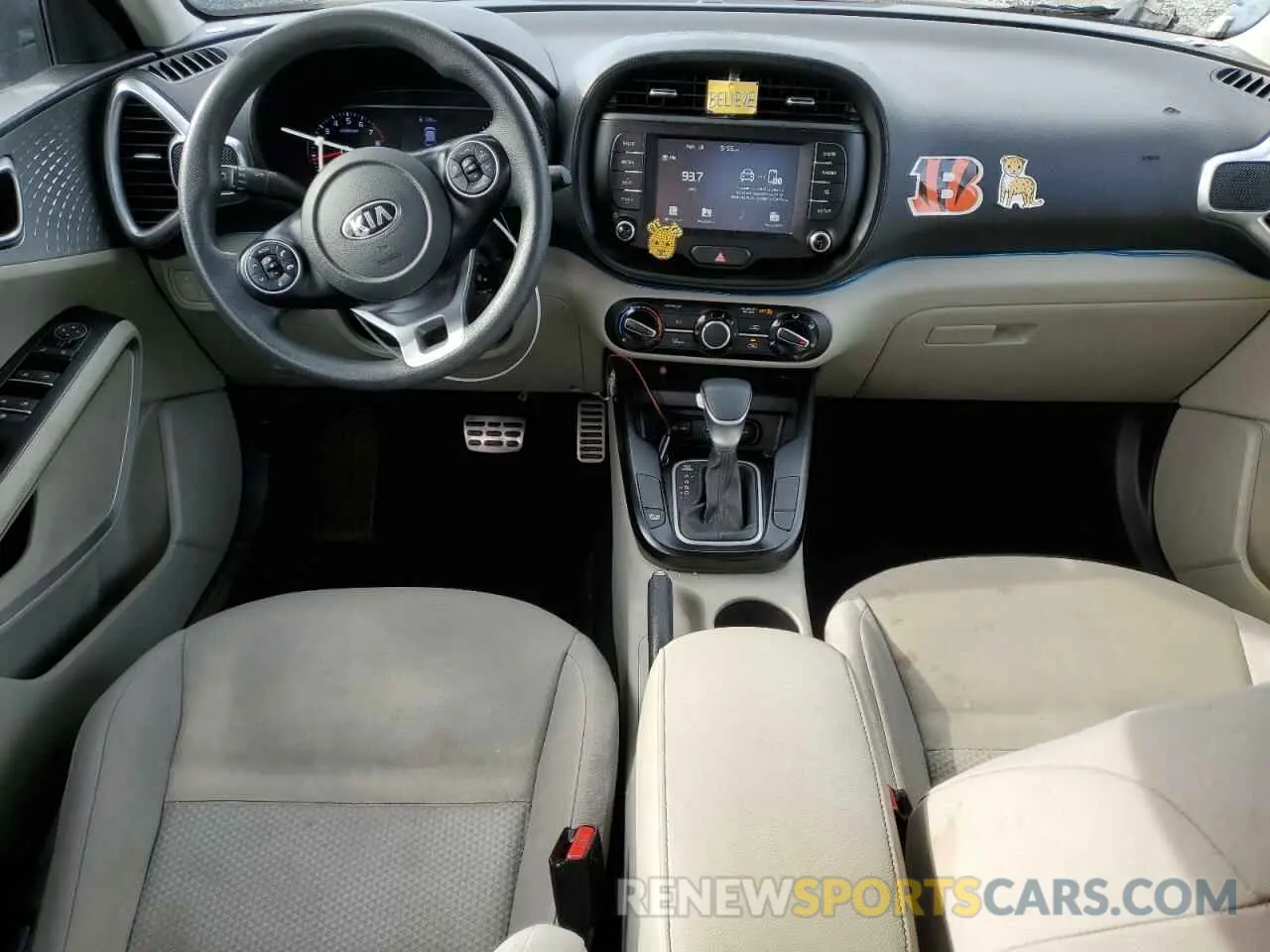 8 fotografías del automóvil dañado KNDJ23AU5L7713134 KIA SOUL 2020