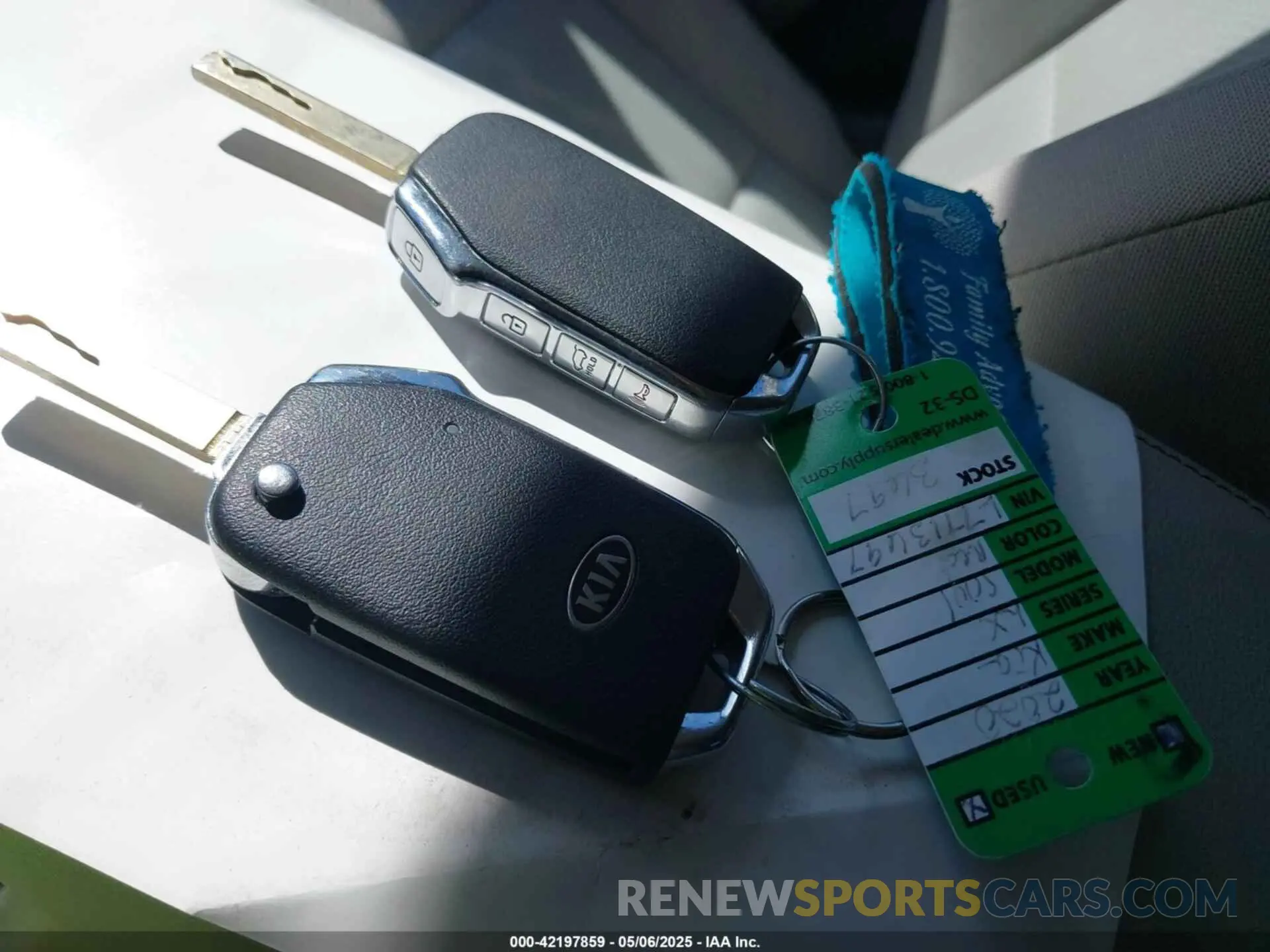 11 fotografías del automóvil dañado KNDJ23AU5L7713697 KIA SOUL 2020