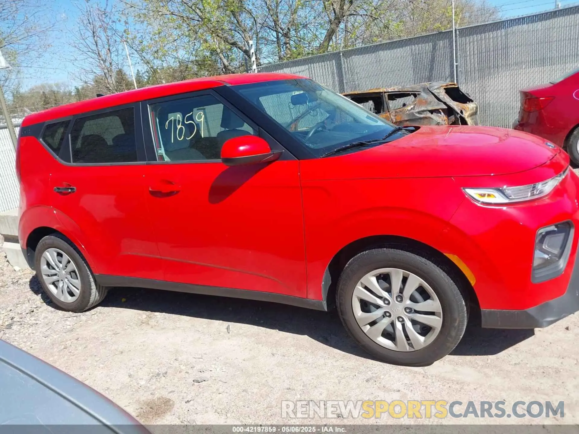 13 fotografías del automóvil dañado KNDJ23AU5L7713697 KIA SOUL 2020