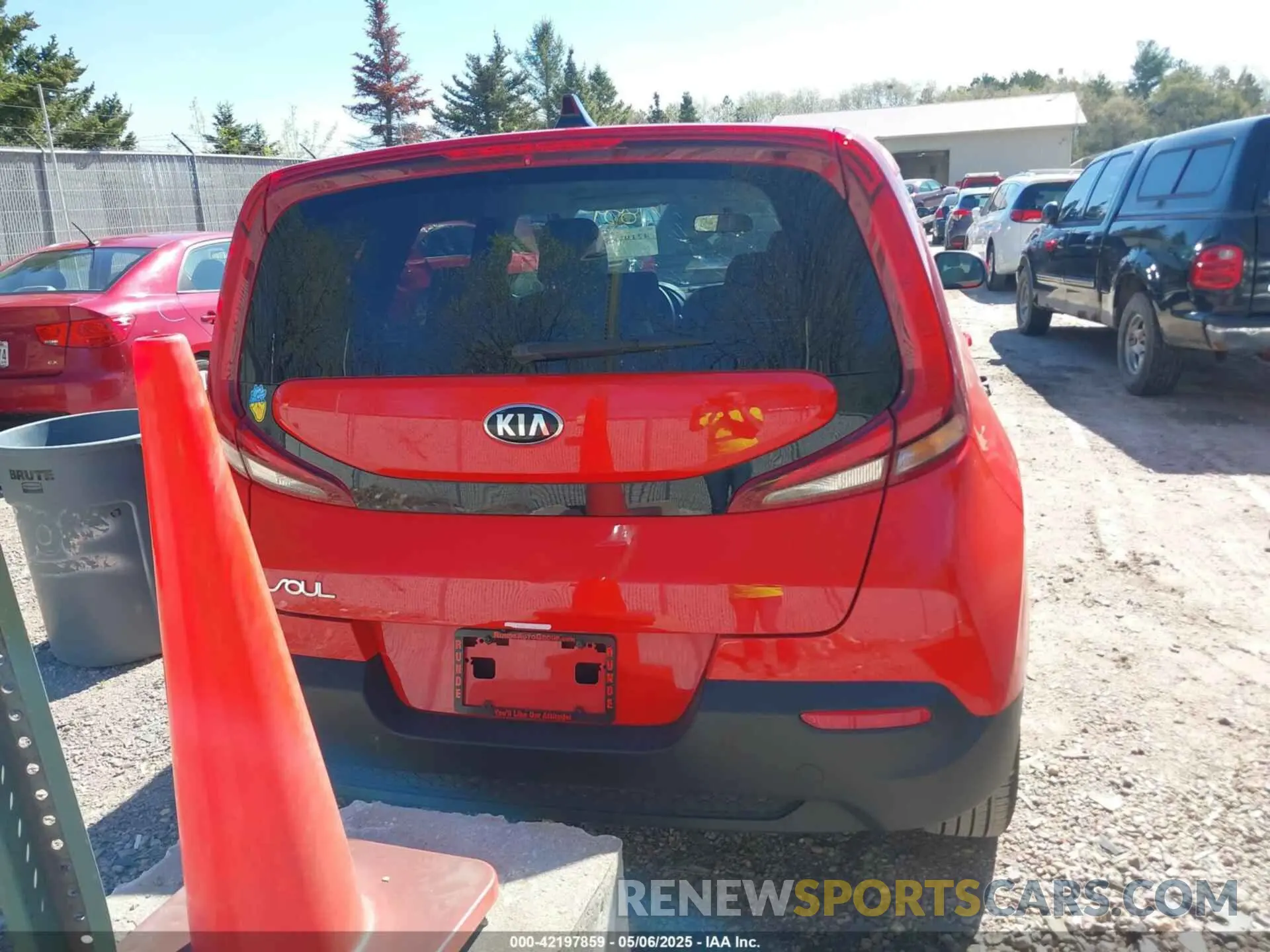 16 fotografías del automóvil dañado KNDJ23AU5L7713697 KIA SOUL 2020