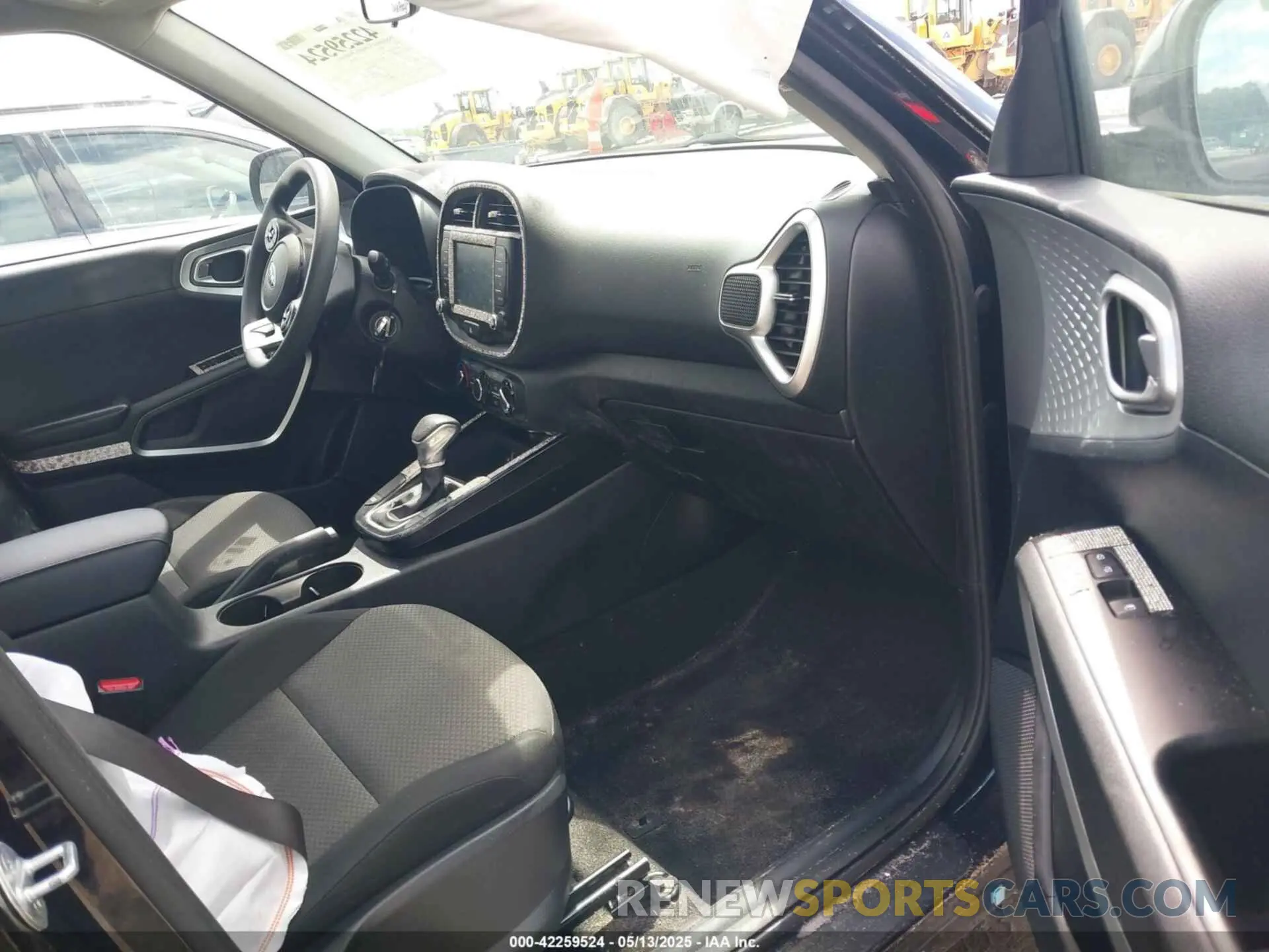 5 fotografías del automóvil dañado KNDJ23AU5L7718043 KIA SOUL 2020