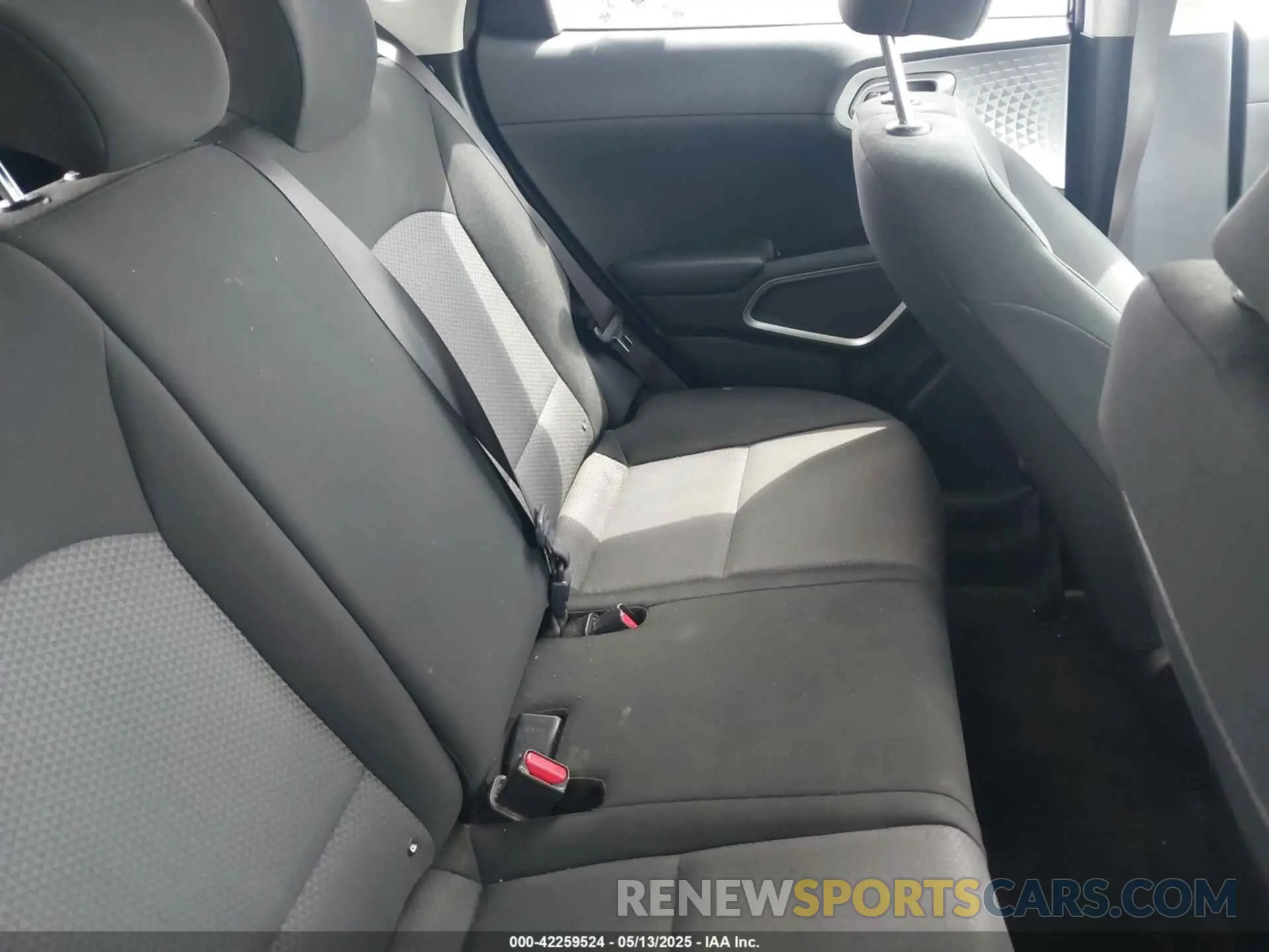 8 fotografías del automóvil dañado KNDJ23AU5L7718043 KIA SOUL 2020