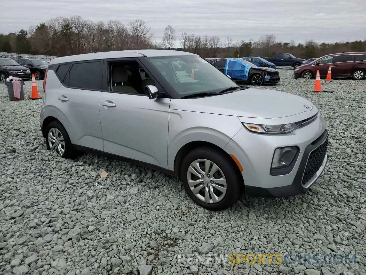 4 fotografías del automóvil dañado KNDJ23AU6L7003367 KIA SOUL 2020