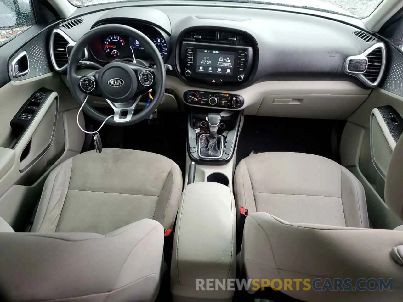 8 fotografías del automóvil dañado KNDJ23AU6L7003367 KIA SOUL 2020