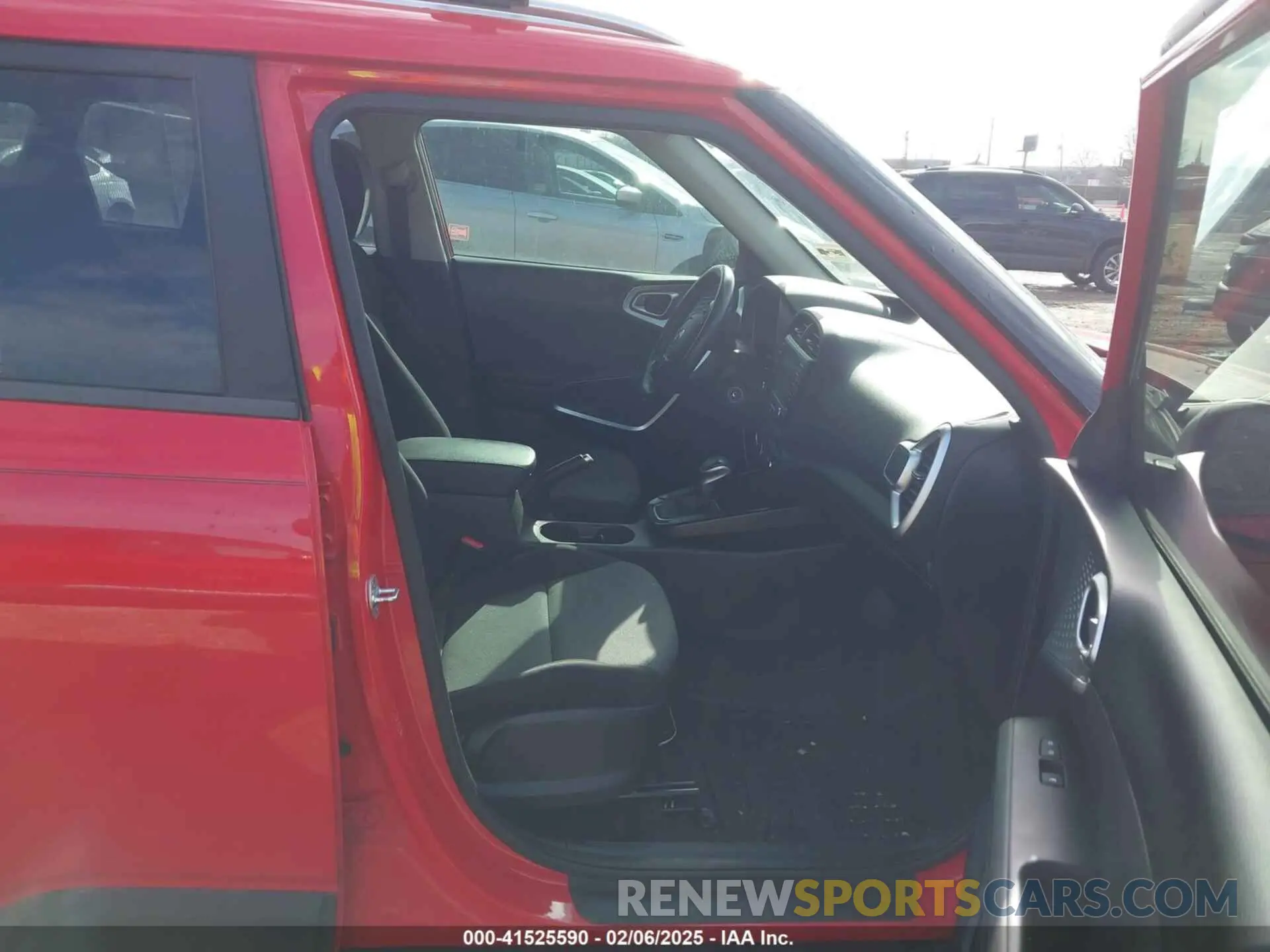 5 fotografías del automóvil dañado KNDJ23AU6L7009279 KIA SOUL 2020