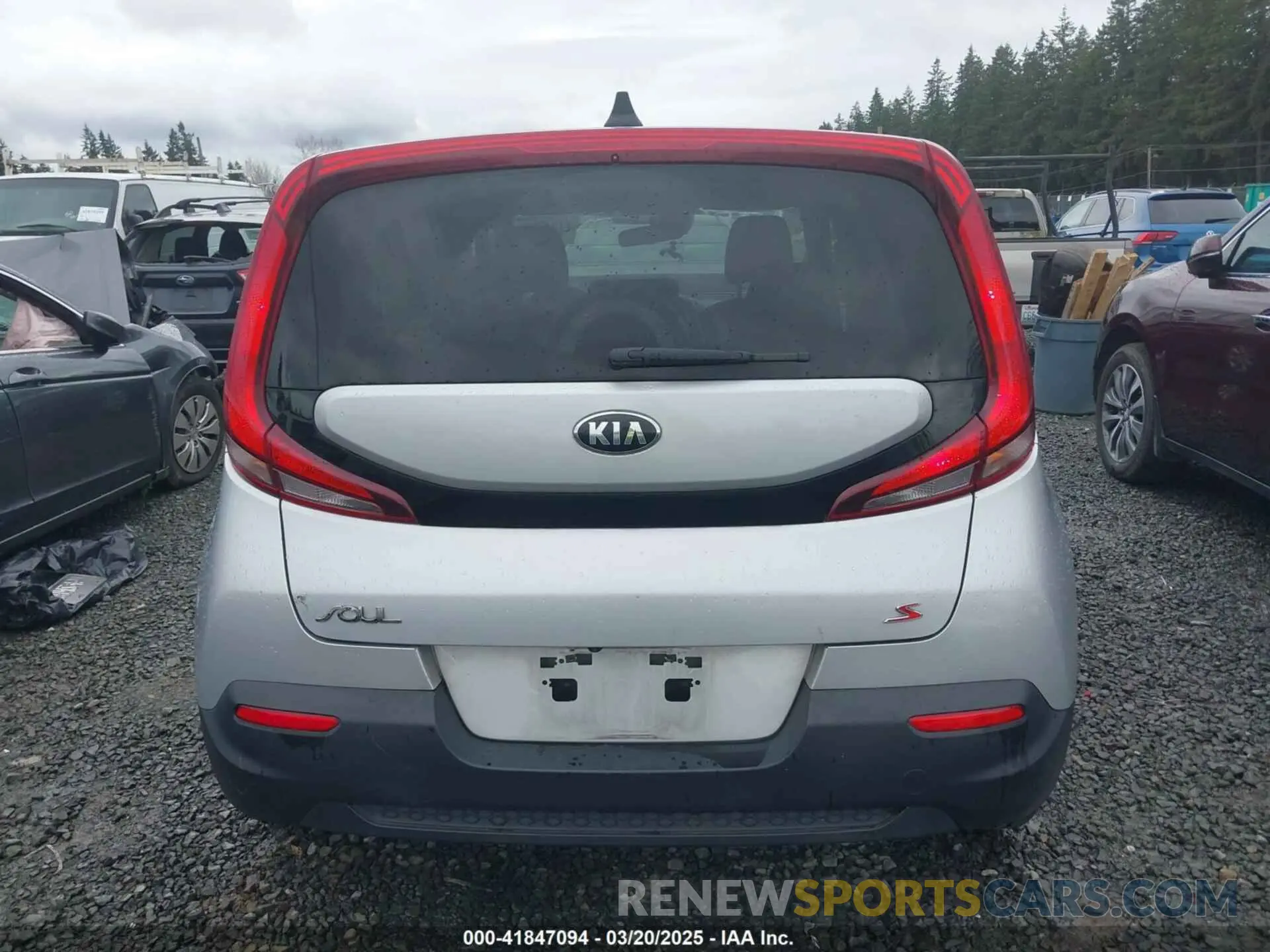 17 fotografías del automóvil dañado KNDJ23AU6L7010965 KIA SOUL 2020