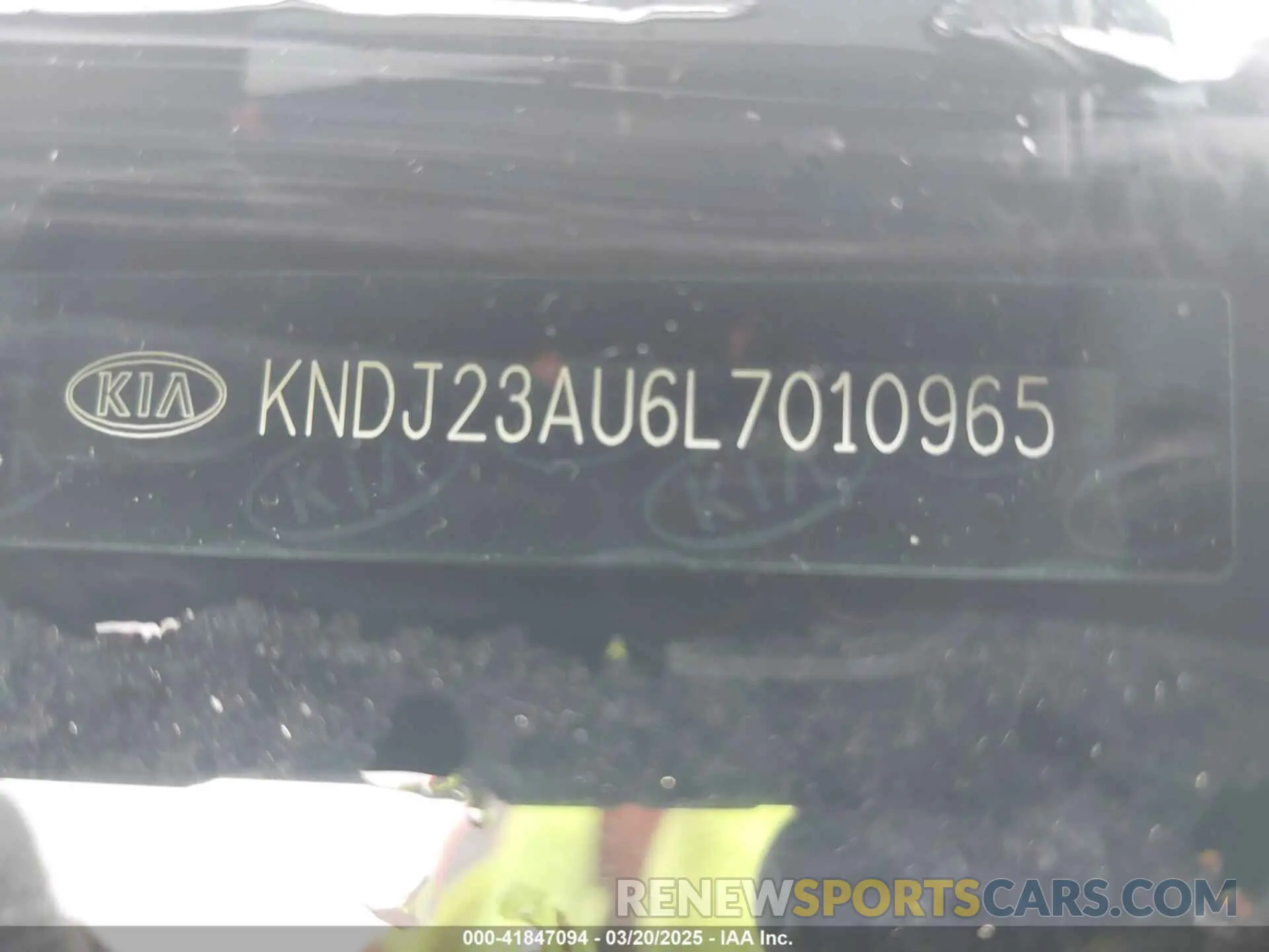 9 fotografías del automóvil dañado KNDJ23AU6L7010965 KIA SOUL 2020