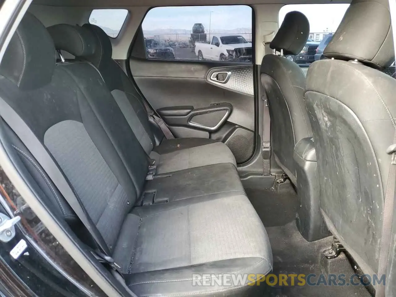 10 fotografías del automóvil dañado KNDJ23AU6L7011047 KIA SOUL 2020