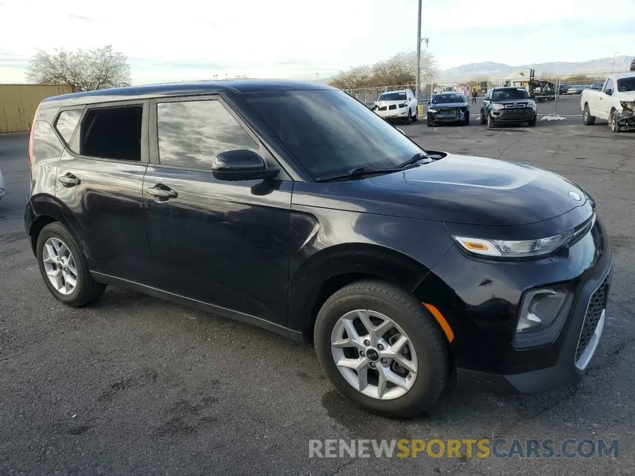 4 fotografías del automóvil dañado KNDJ23AU6L7011047 KIA SOUL 2020