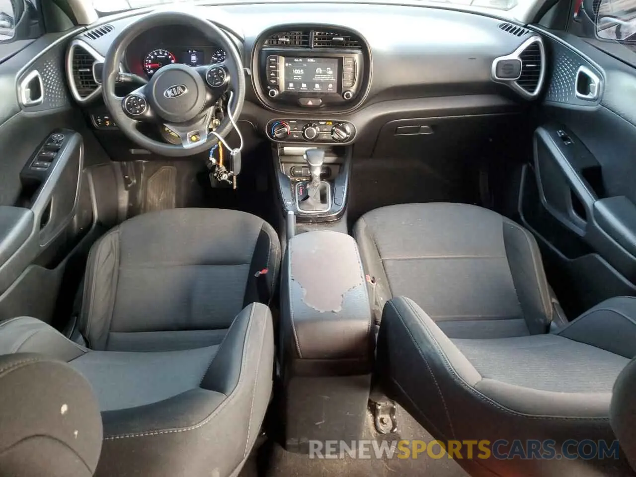 8 fotografías del automóvil dañado KNDJ23AU6L7011047 KIA SOUL 2020
