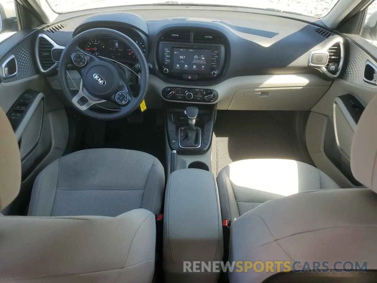 8 fotografías del automóvil dañado KNDJ23AU6L7031220 KIA SOUL 2020