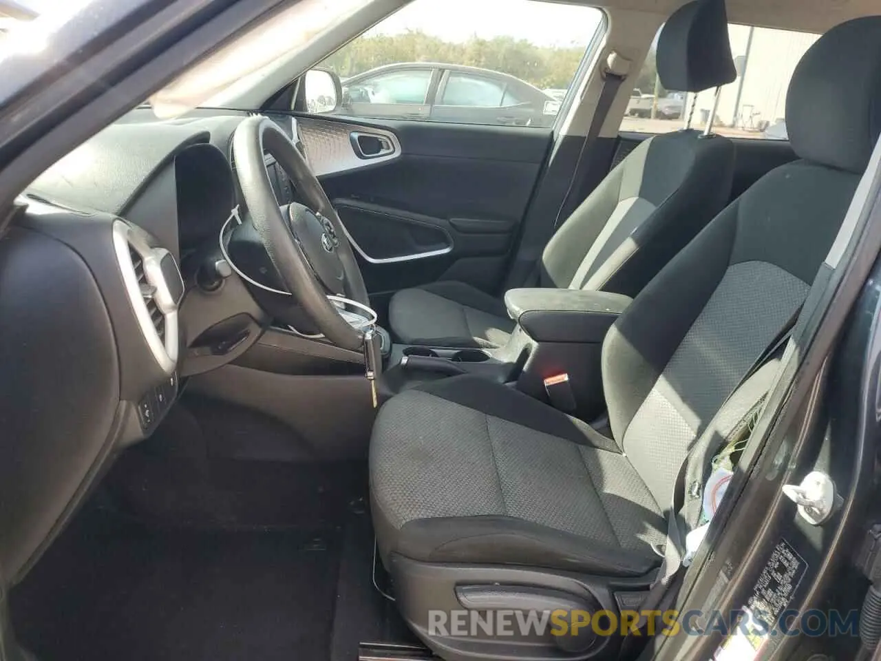 7 fotografías del automóvil dañado KNDJ23AU6L7071393 KIA SOUL 2020