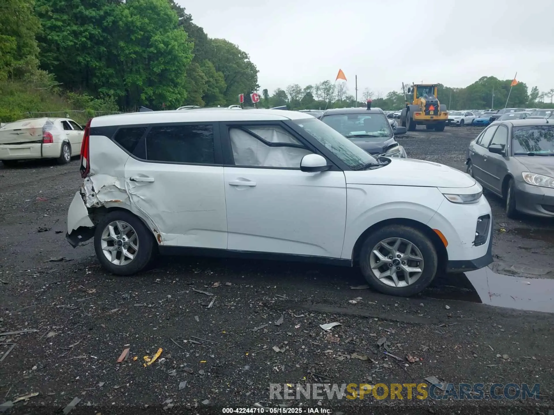 13 fotografías del automóvil dañado KNDJ23AU6L7083270 KIA SOUL 2020