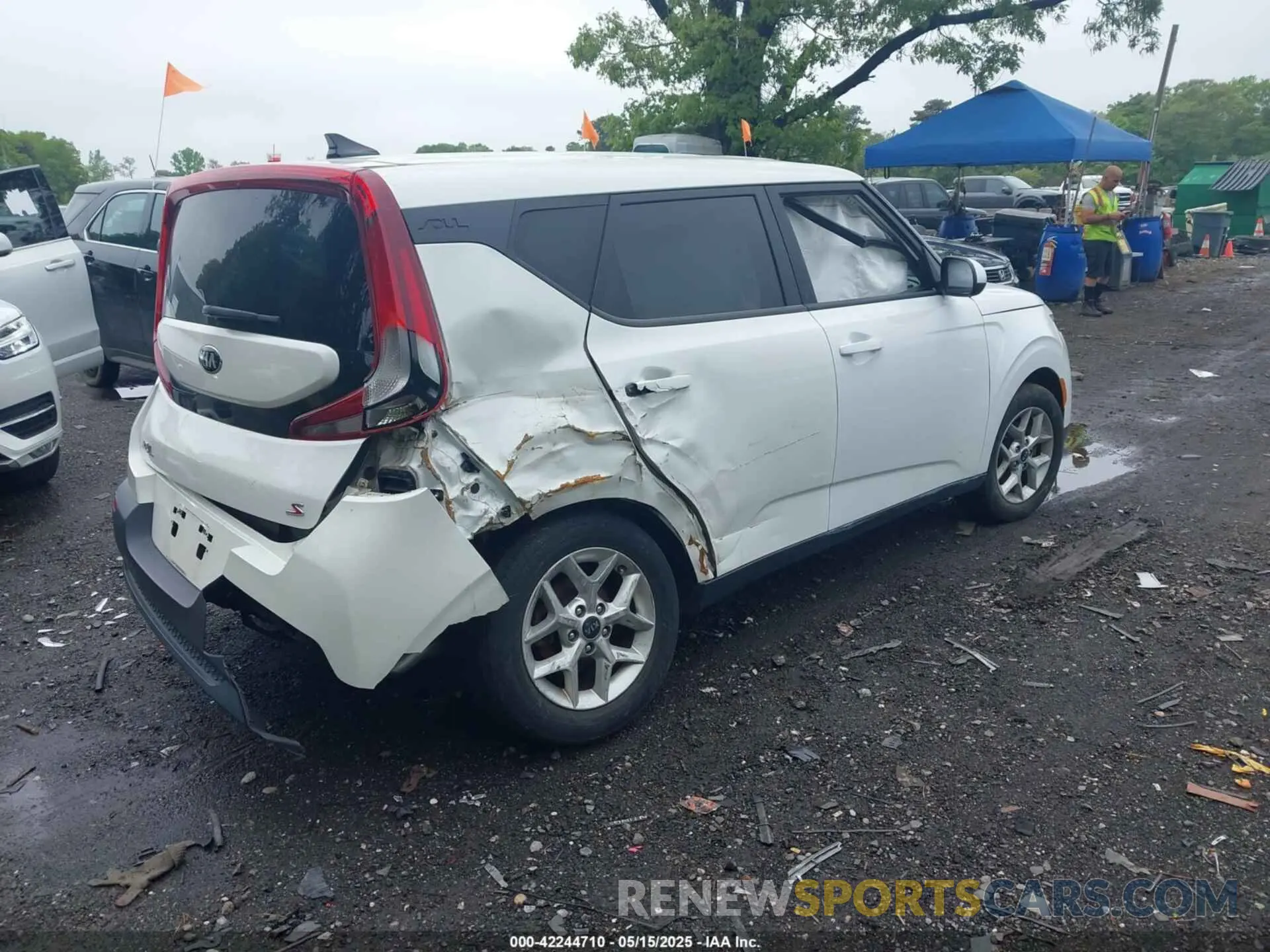 4 fotografías del automóvil dañado KNDJ23AU6L7083270 KIA SOUL 2020