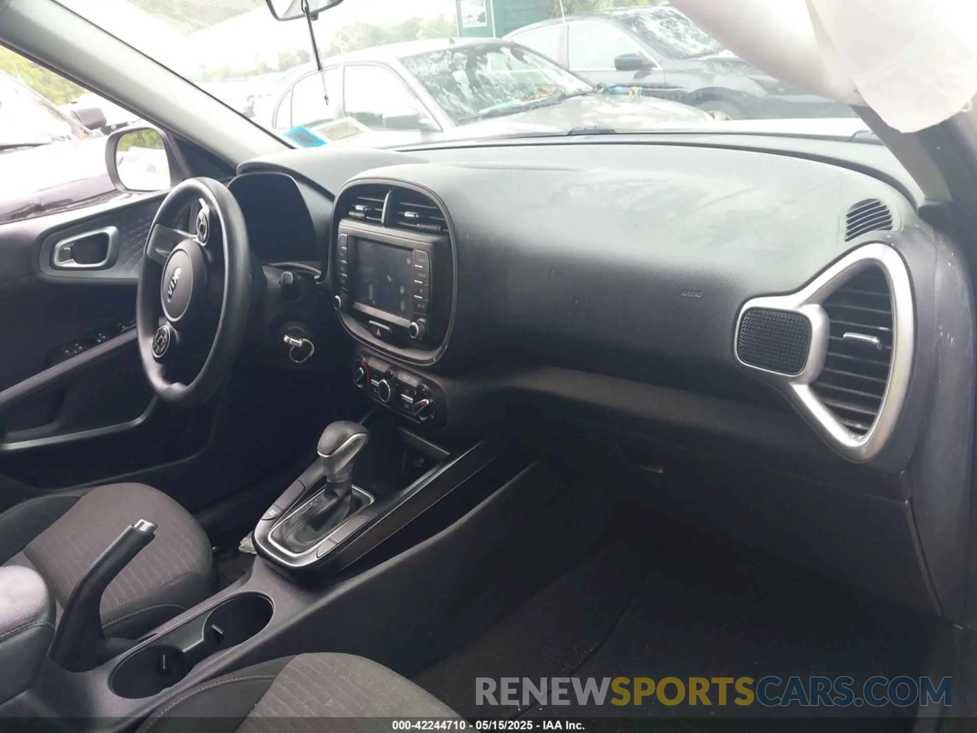 5 fotografías del automóvil dañado KNDJ23AU6L7083270 KIA SOUL 2020