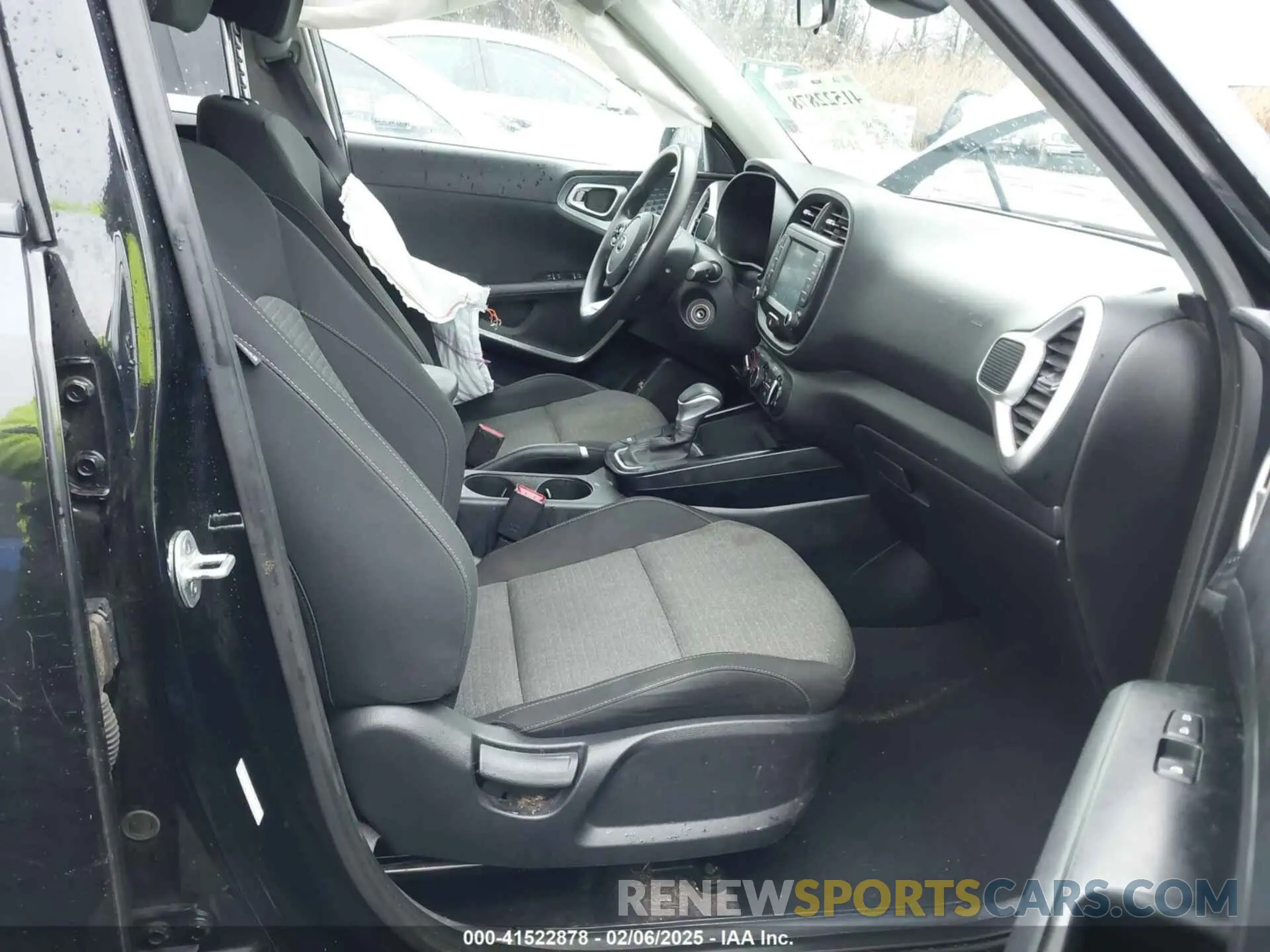 5 fotografías del automóvil dañado KNDJ23AU6L7121354 KIA SOUL 2020