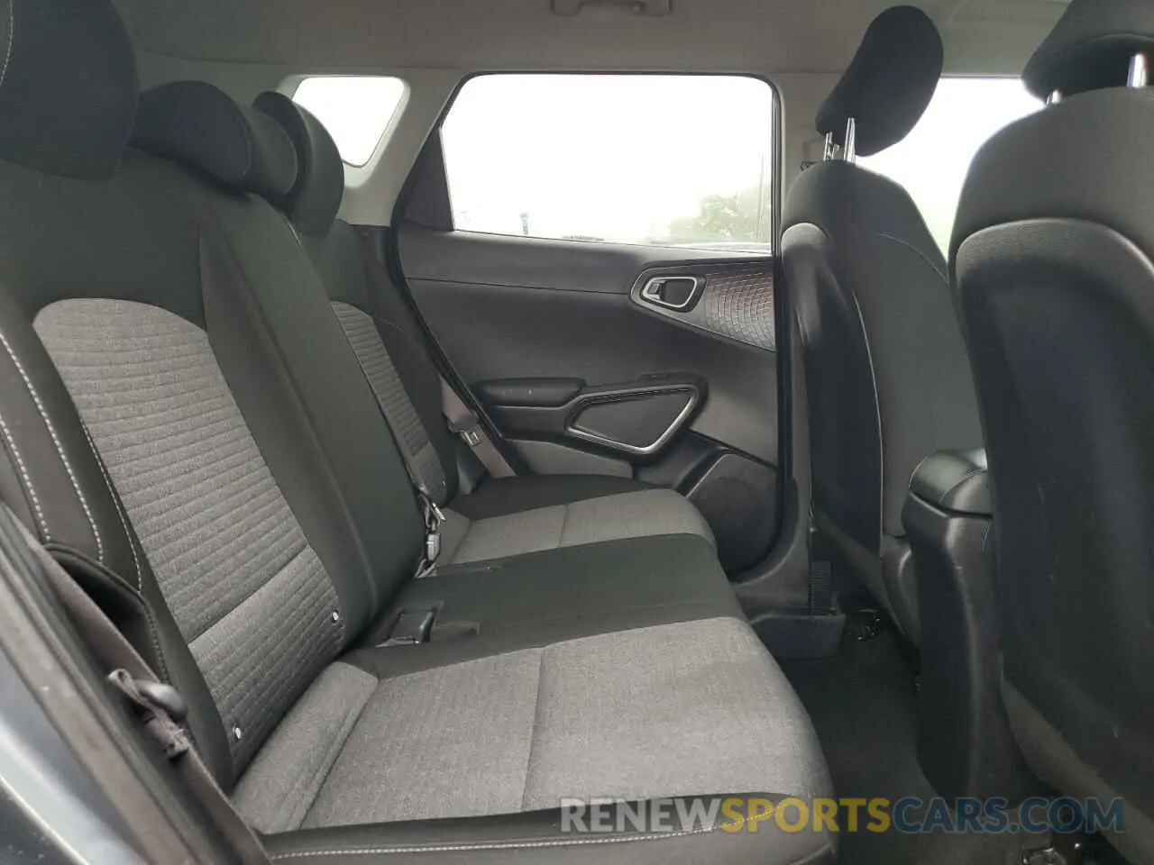 11 fotografías del automóvil dañado KNDJ23AU6L7716253 KIA SOUL 2020