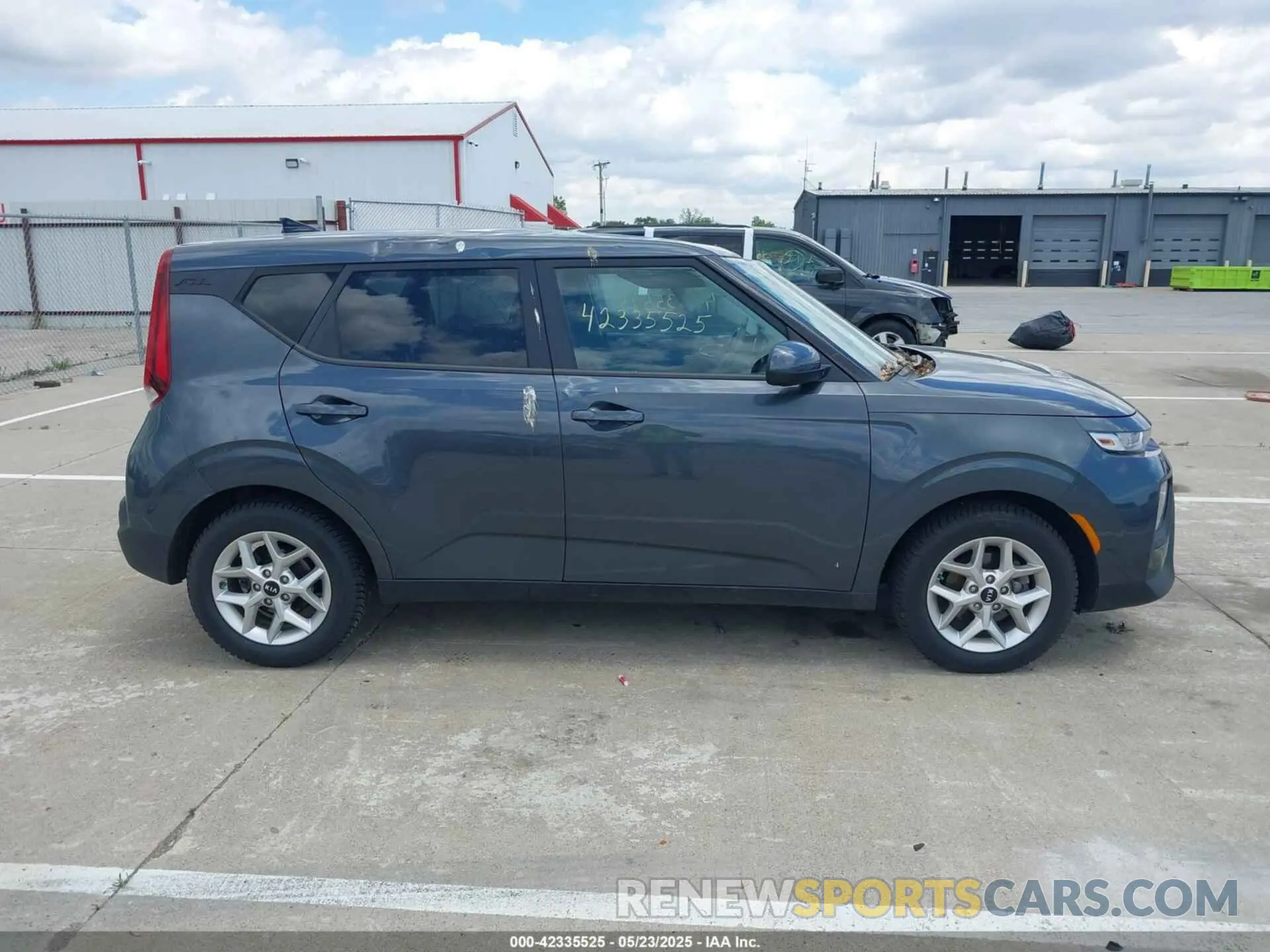 13 fotografías del automóvil dañado KNDJ23AU6L7717922 KIA SOUL 2020
