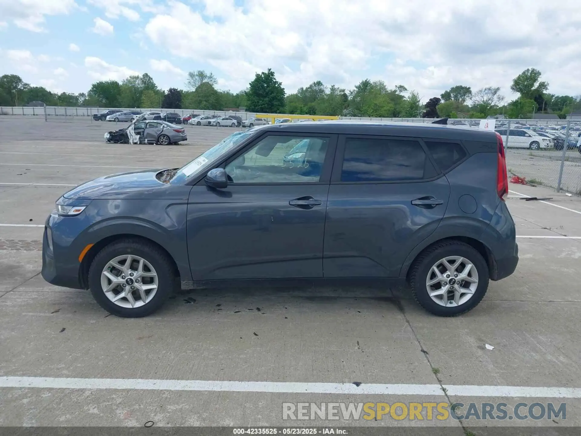 14 fotografías del automóvil dañado KNDJ23AU6L7717922 KIA SOUL 2020