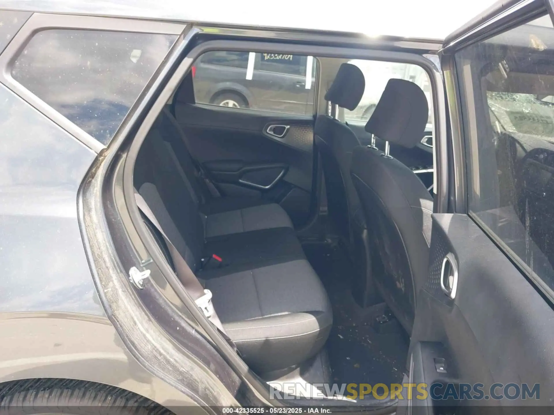 8 fotografías del automóvil dañado KNDJ23AU6L7717922 KIA SOUL 2020