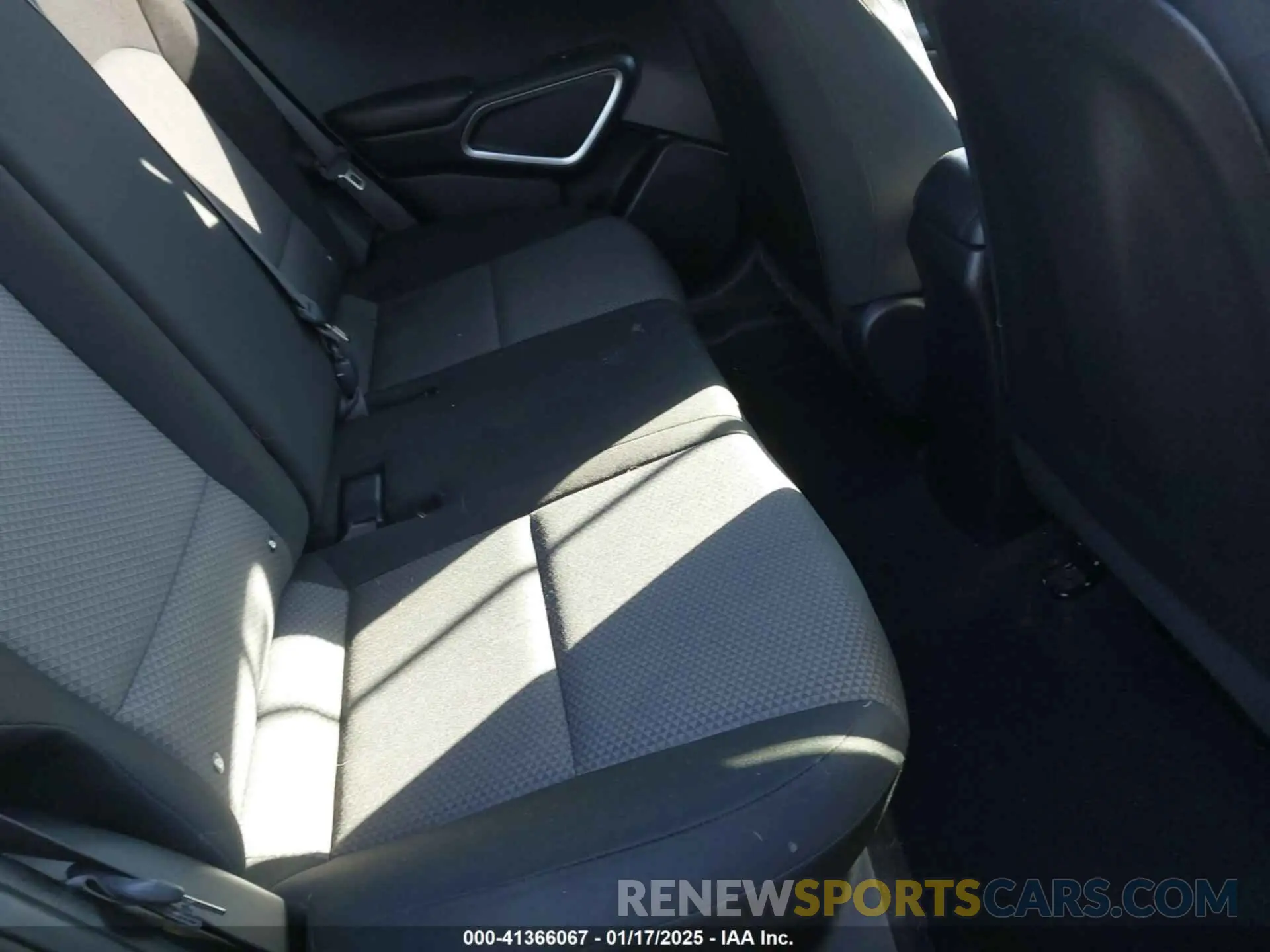 8 fotografías del automóvil dañado KNDJ23AU6L7731948 KIA SOUL 2020